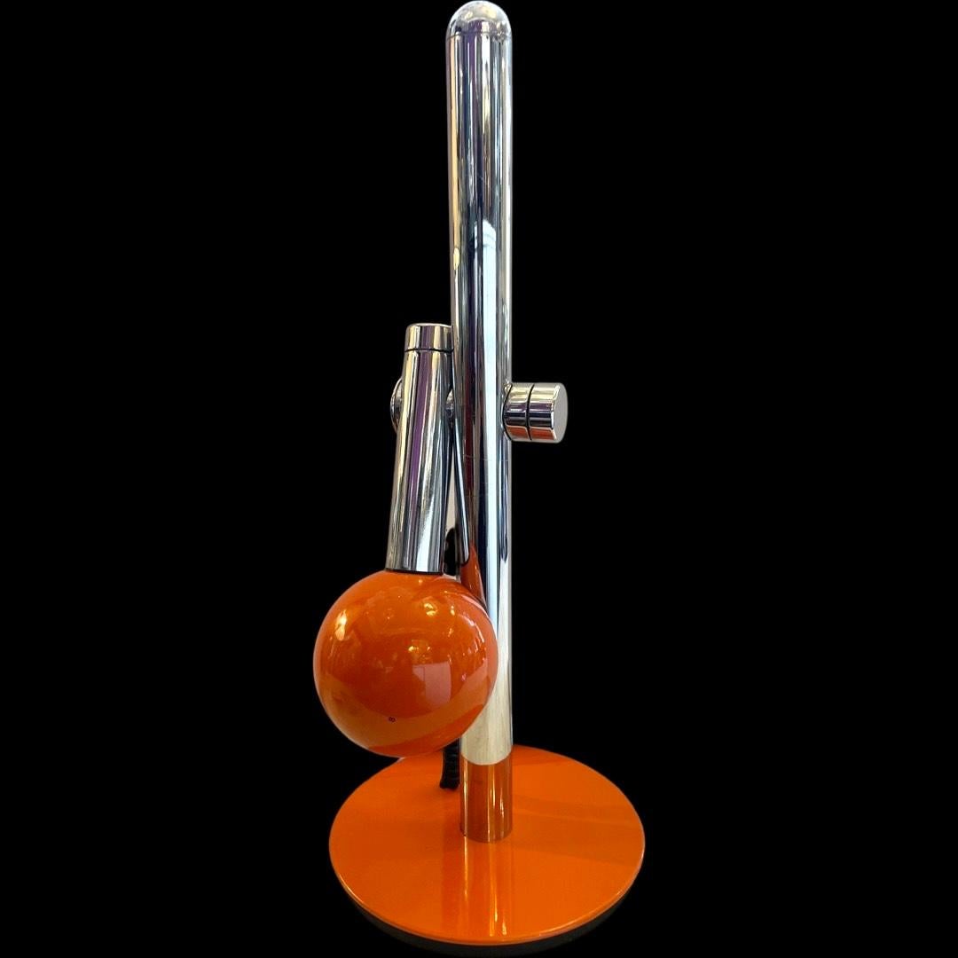 Chrome Lampe de bureau italienne orange vintage des années 1970 en vente