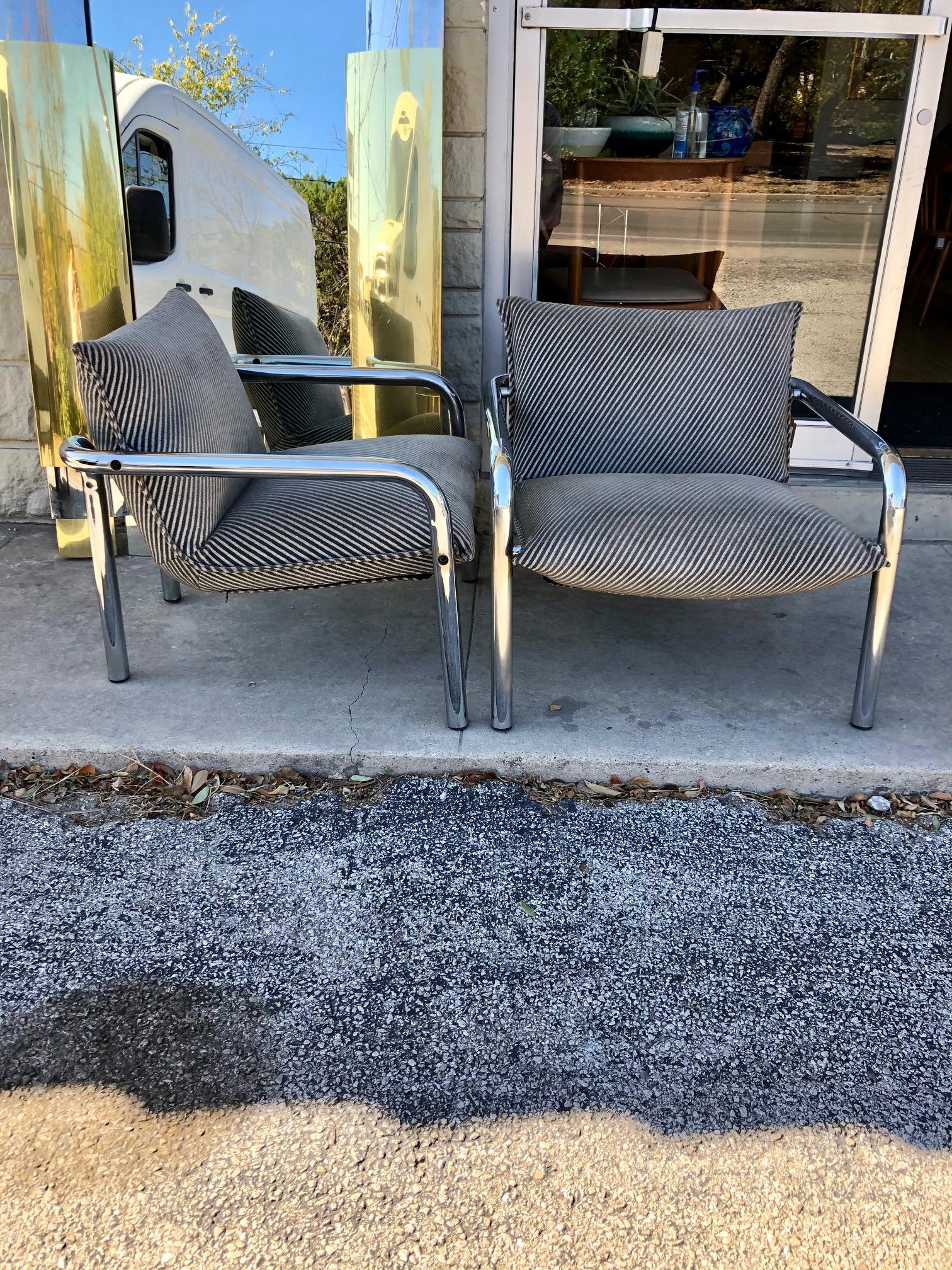 Vintage 1970s Italian Pair of Tubular Chrome Armchairs In Good Condition In San Antonio, TX