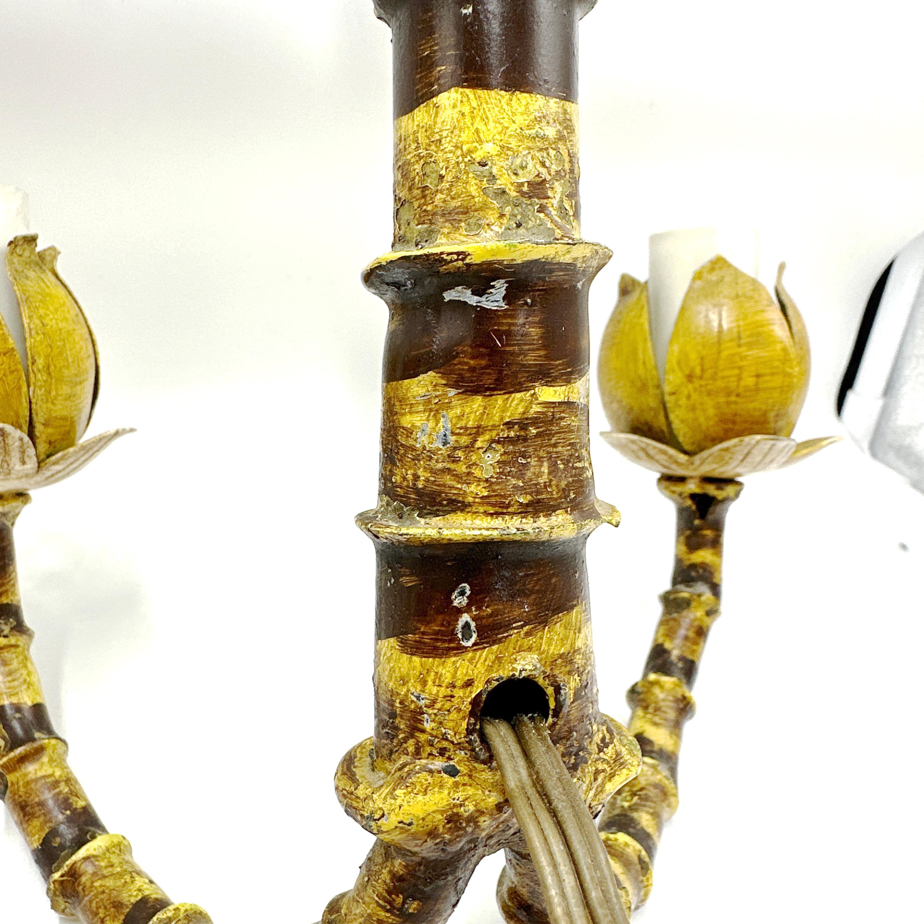 Vintage 1970s Italienisch Tole Painted Palm Wall Light Pair im Zustand „Gut“ in Victoria, BC