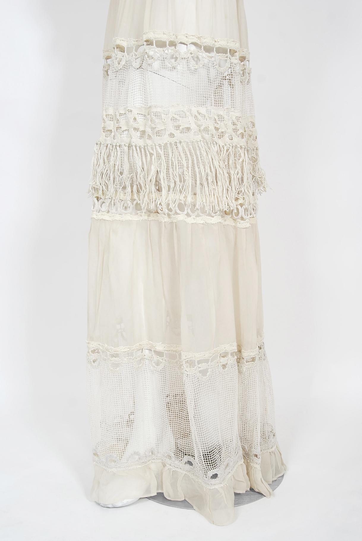 Vintage 1970er Elfenbein gemischte Spitze durchsichtige Baumwolle böhmische Flatter-Ärmel Brautkleid im Angebot 5