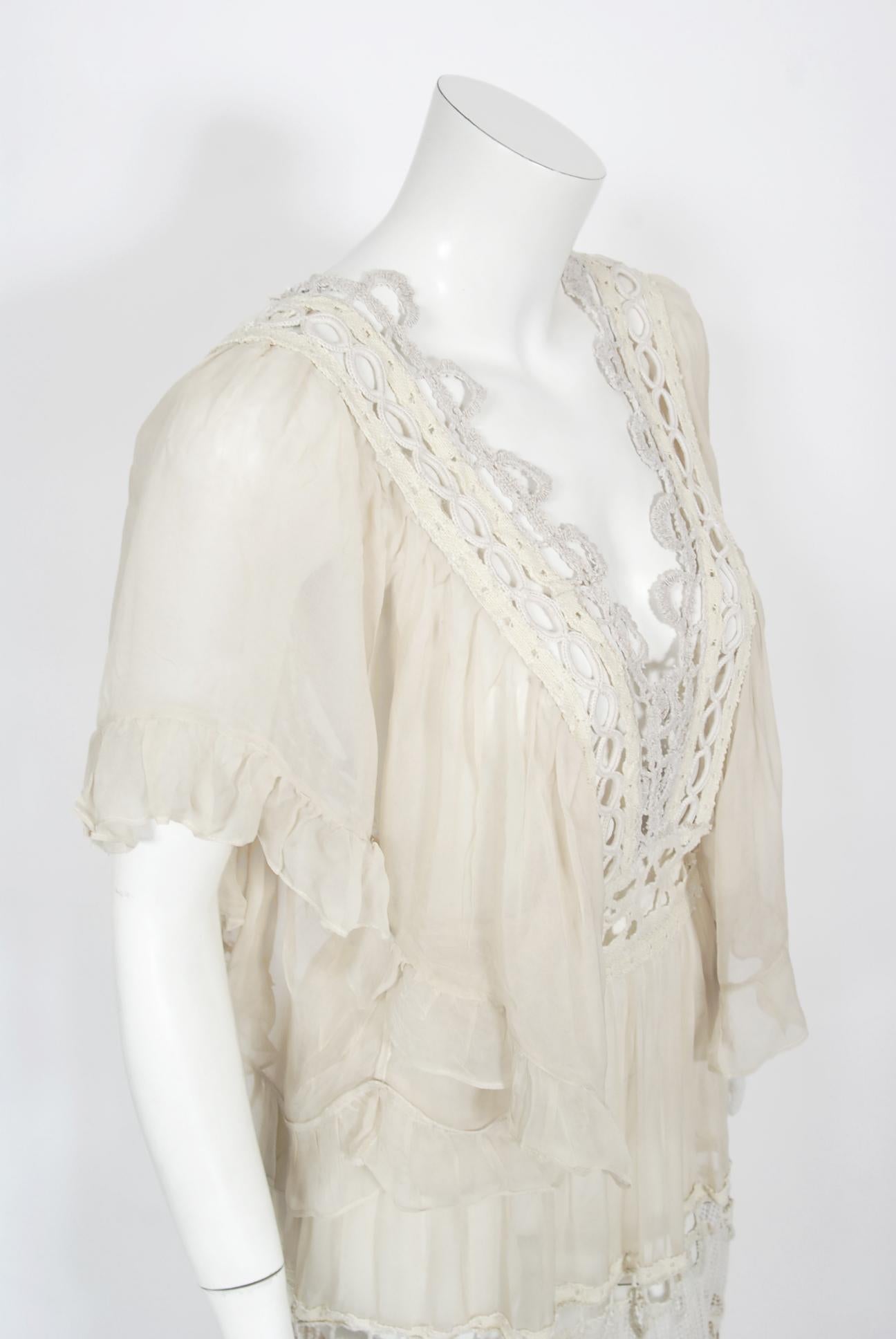 Vintage 1970er Elfenbein gemischte Spitze durchsichtige Baumwolle böhmische Flatter-Ärmel Brautkleid im Angebot 8