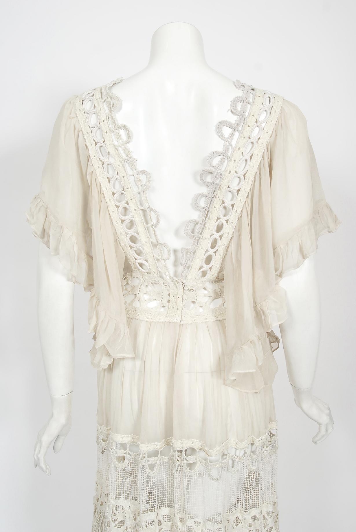 Vintage 1970er Elfenbein gemischte Spitze durchsichtige Baumwolle böhmische Flatter-Ärmel Brautkleid im Angebot 10
