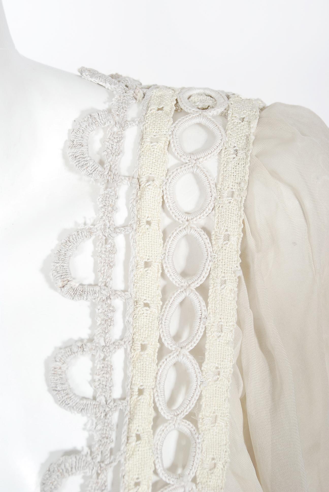 Vintage 1970er Elfenbein gemischte Spitze durchsichtige Baumwolle böhmische Flatter-Ärmel Brautkleid im Angebot 1