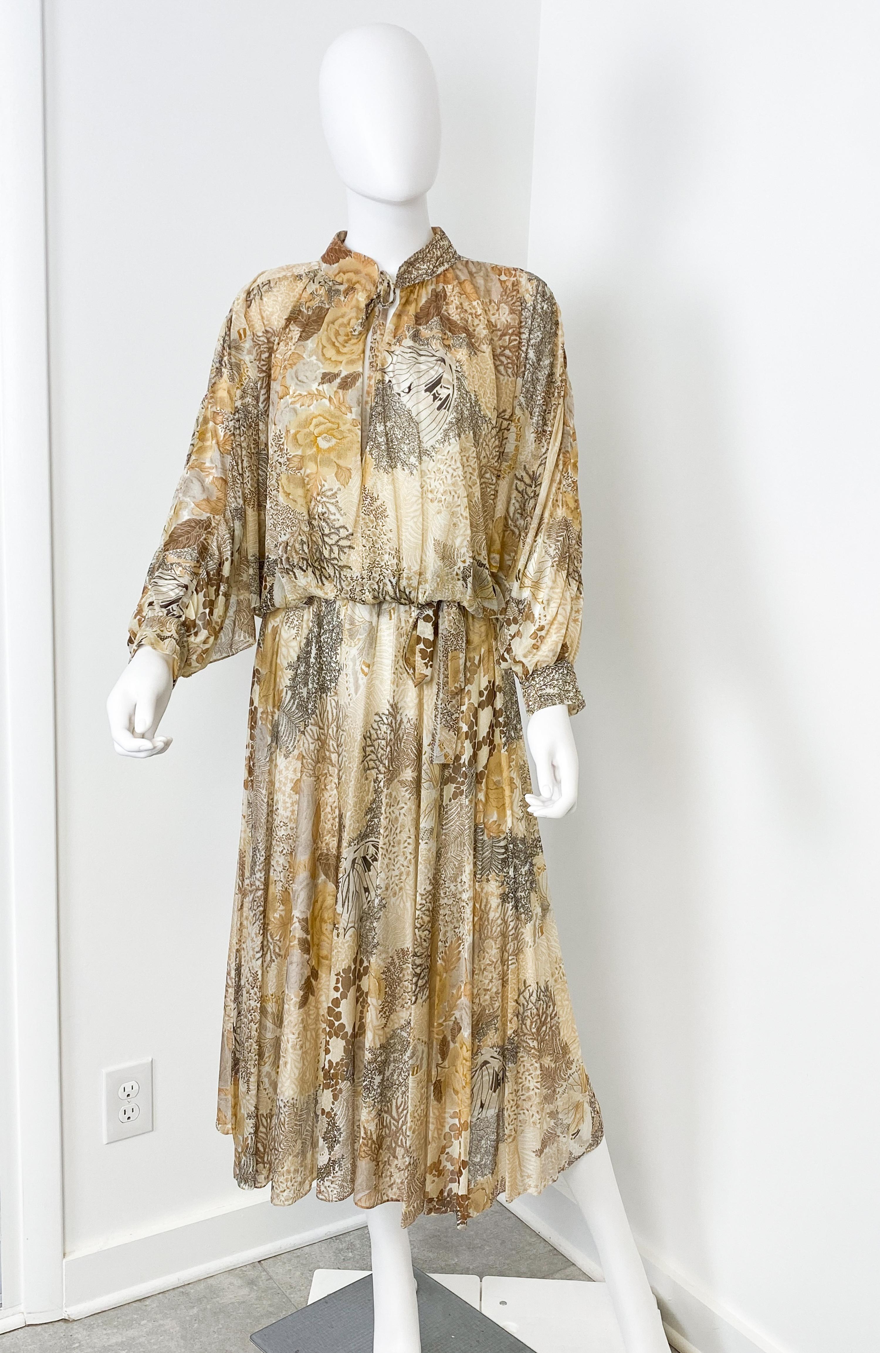 Marron Robe en mousseline de jersey des années 1970 avec manches ouvertes en forme d'ailes de bœuf Taille 8/10 en vente
