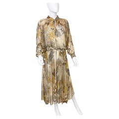 Abito anni '70 in jersey mussola e chiffon con maniche aperte ad ala di pipistrello, taglia 8/10