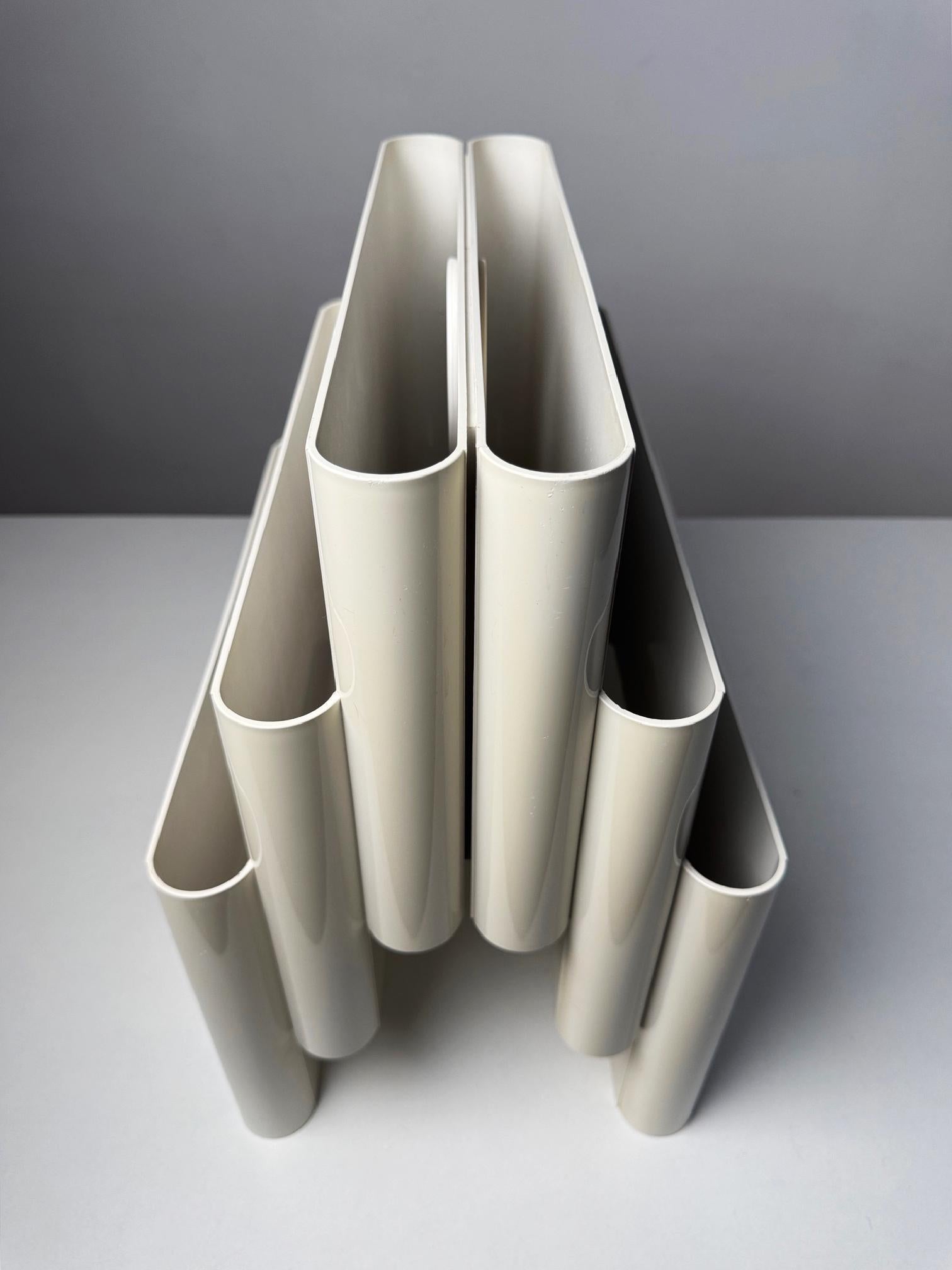 Vintage 1970s Kartell Magazine Rack by Giotto Stoppino – Iconic Italian Design For Sale 4
