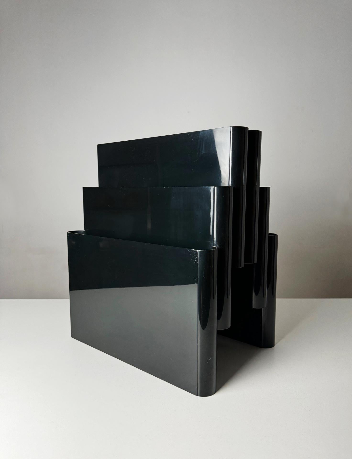 Mid-Century Modern Vintage 1970s Kartell Magazine Rack by Giotto Stoppino – Iconic Italian Design