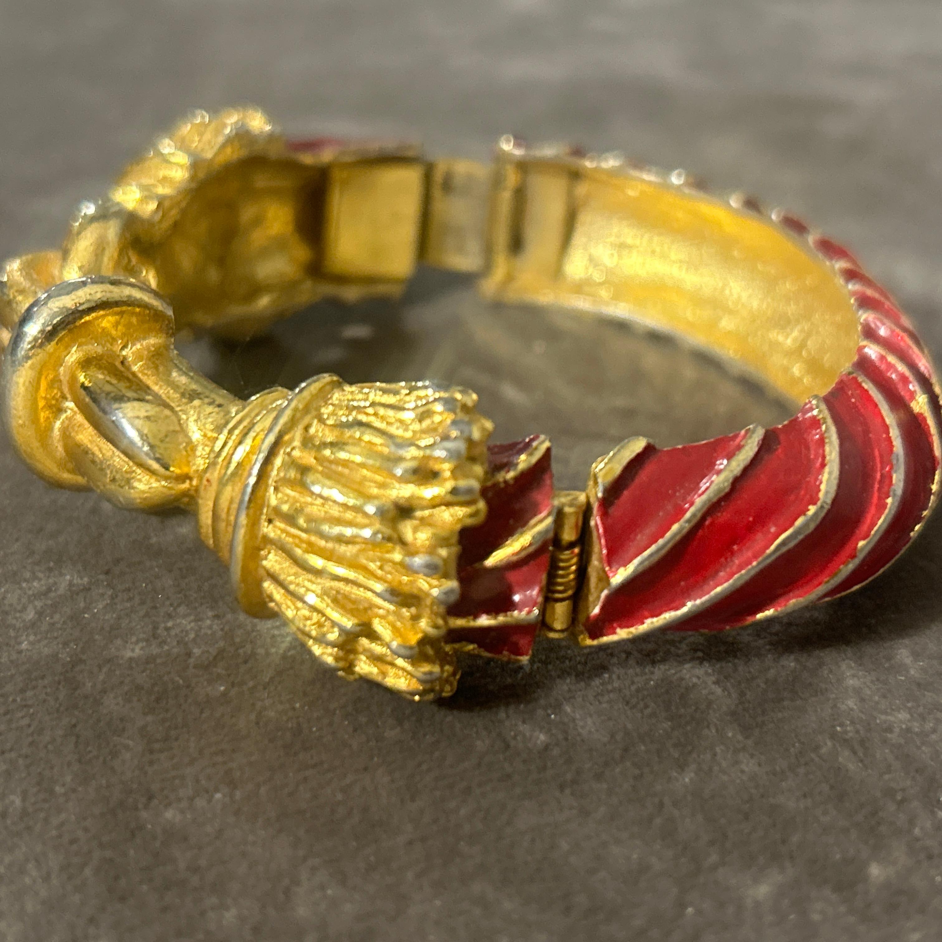 Bracciale d'oro e smalto rosso Kenneth Jay Lane, vintage anni '70 in vendita 1