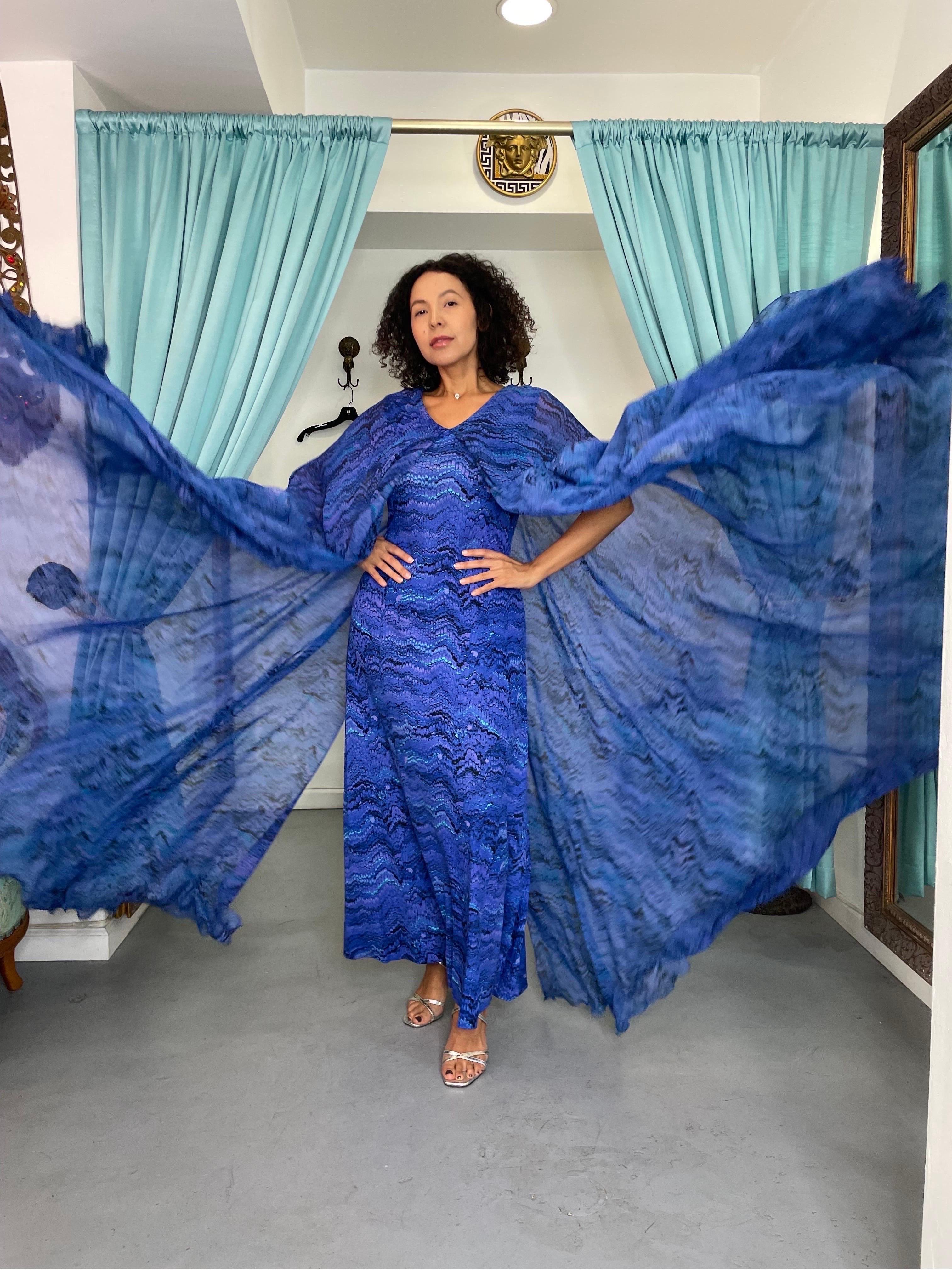 Sensational La Mendola designer caftan gown dating by the the early 1970's. This is a perfect example of the highly collectible and rare Italian couture house who was adored by the likes of Elizabeth Taylor and Rita Hayworth. The fabric used for