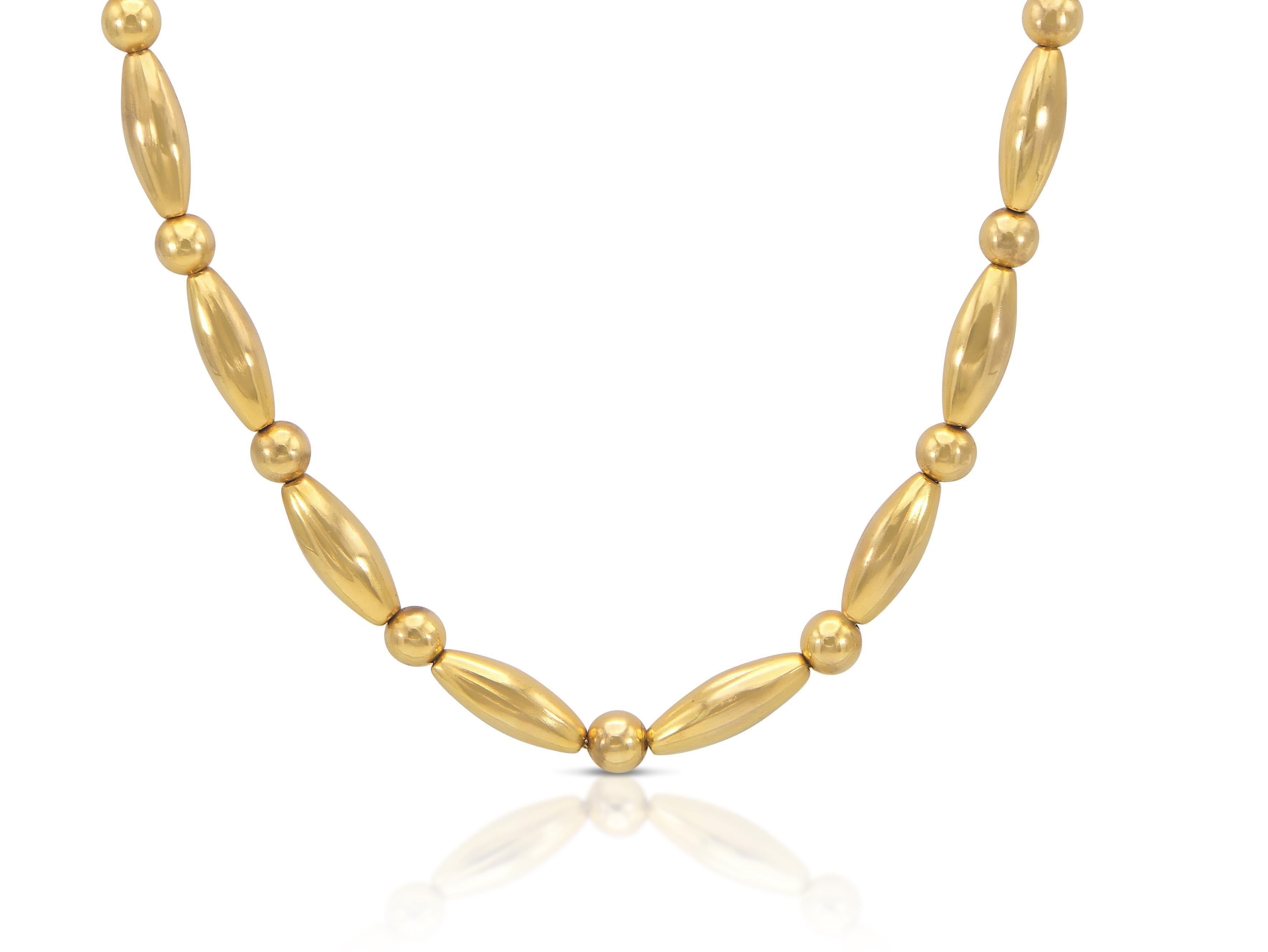 Finely crafted in 18k yellow gold.
Signed by Lalaounis
Circa 1970s
33 1/2 inches long