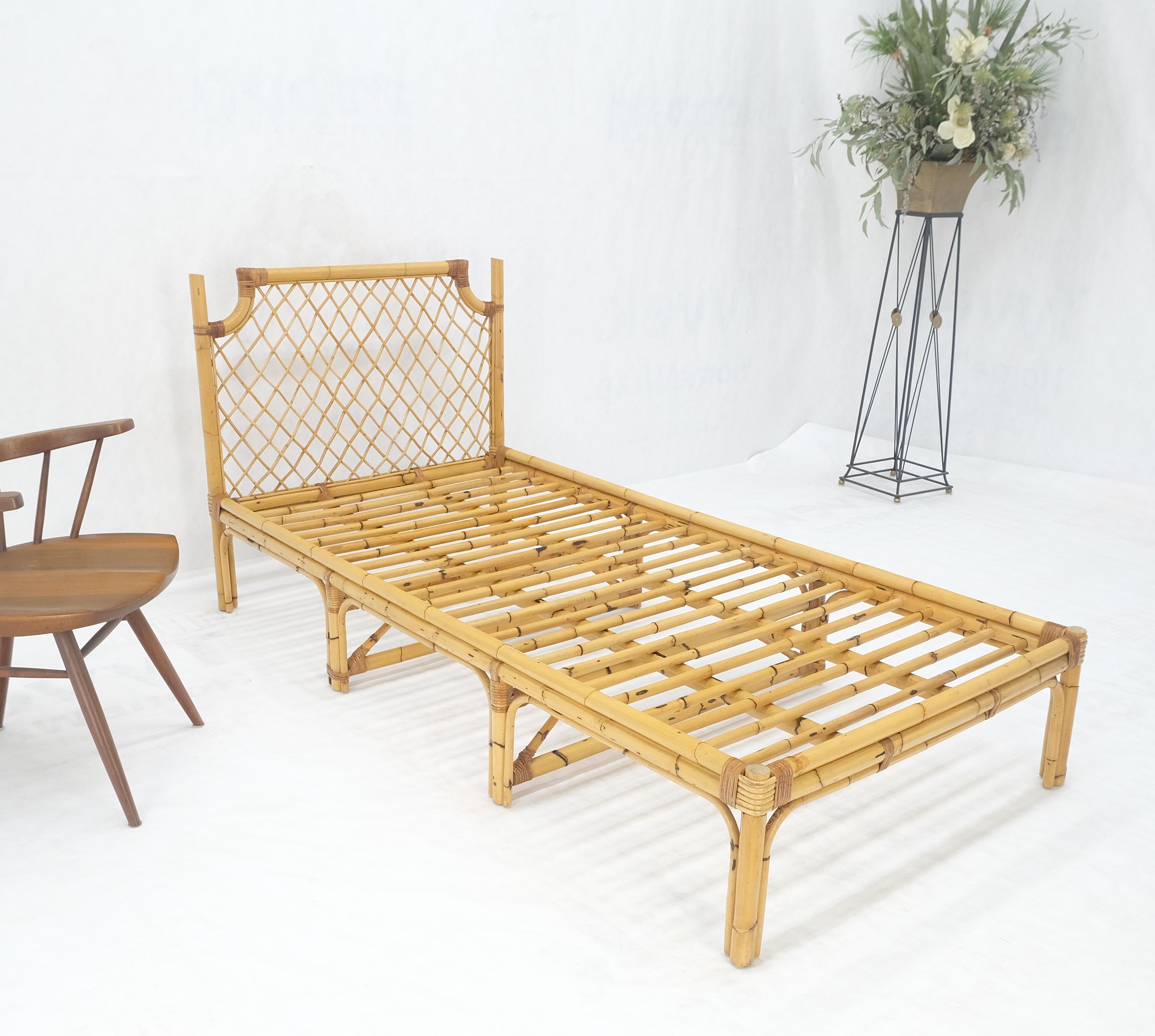 Vintage 1970s Large Bamboo Chaise Lounge Daybed Frame MINT! For Sale 2