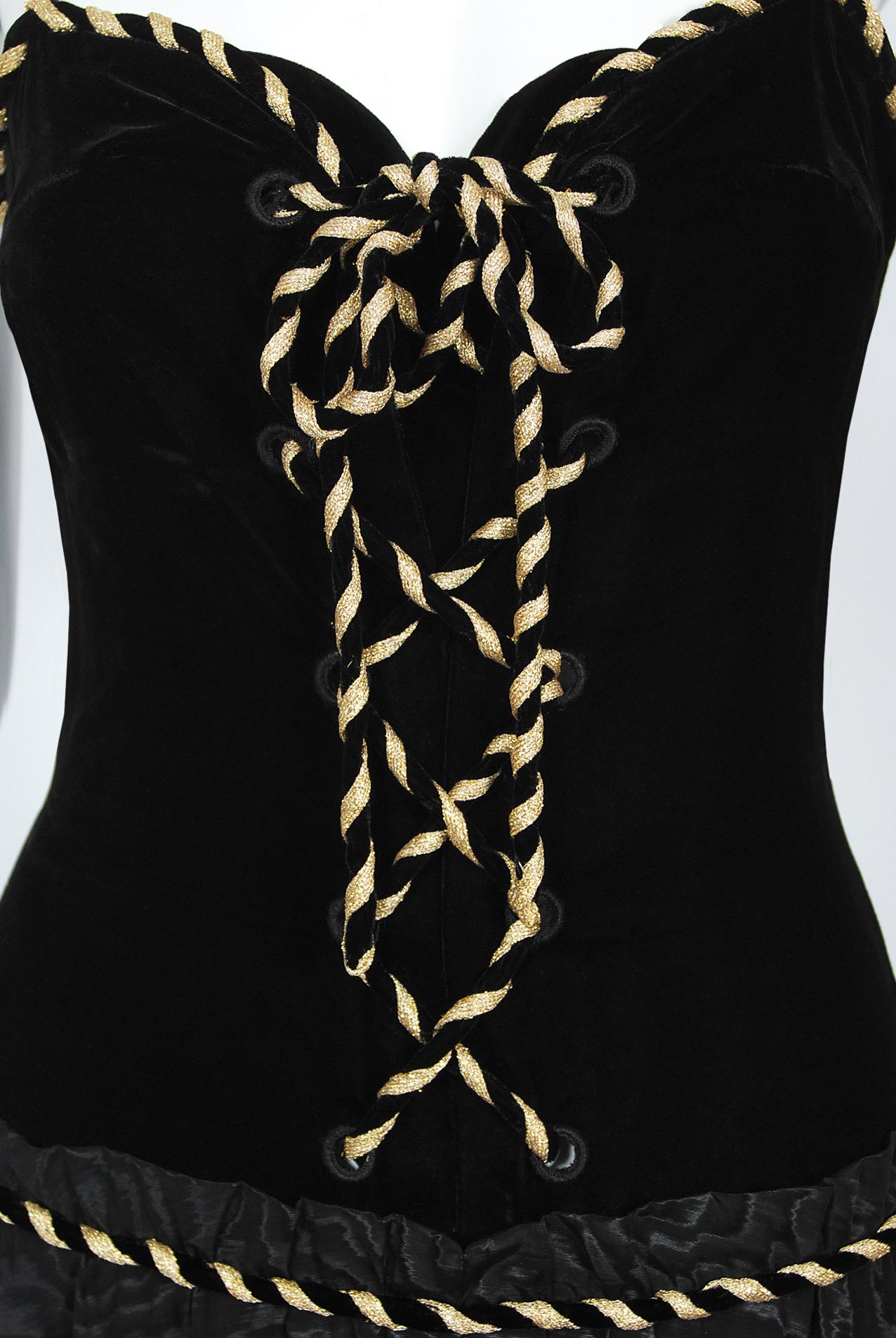 Loris Azzaro Couture Schwarz-goldenes Korsettkleid aus Seide und Samt mit Schnürung, 1970er Jahre im Zustand „Gut“ im Angebot in Beverly Hills, CA