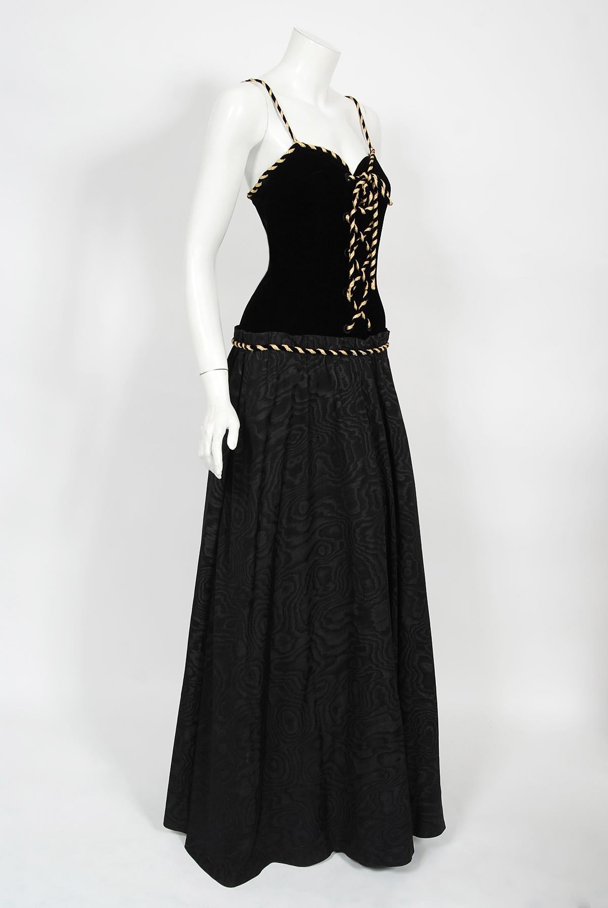 Loris Azzaro Couture Schwarz-goldenes Korsettkleid aus Seide und Samt mit Schnürung, 1970er Jahre im Angebot 5