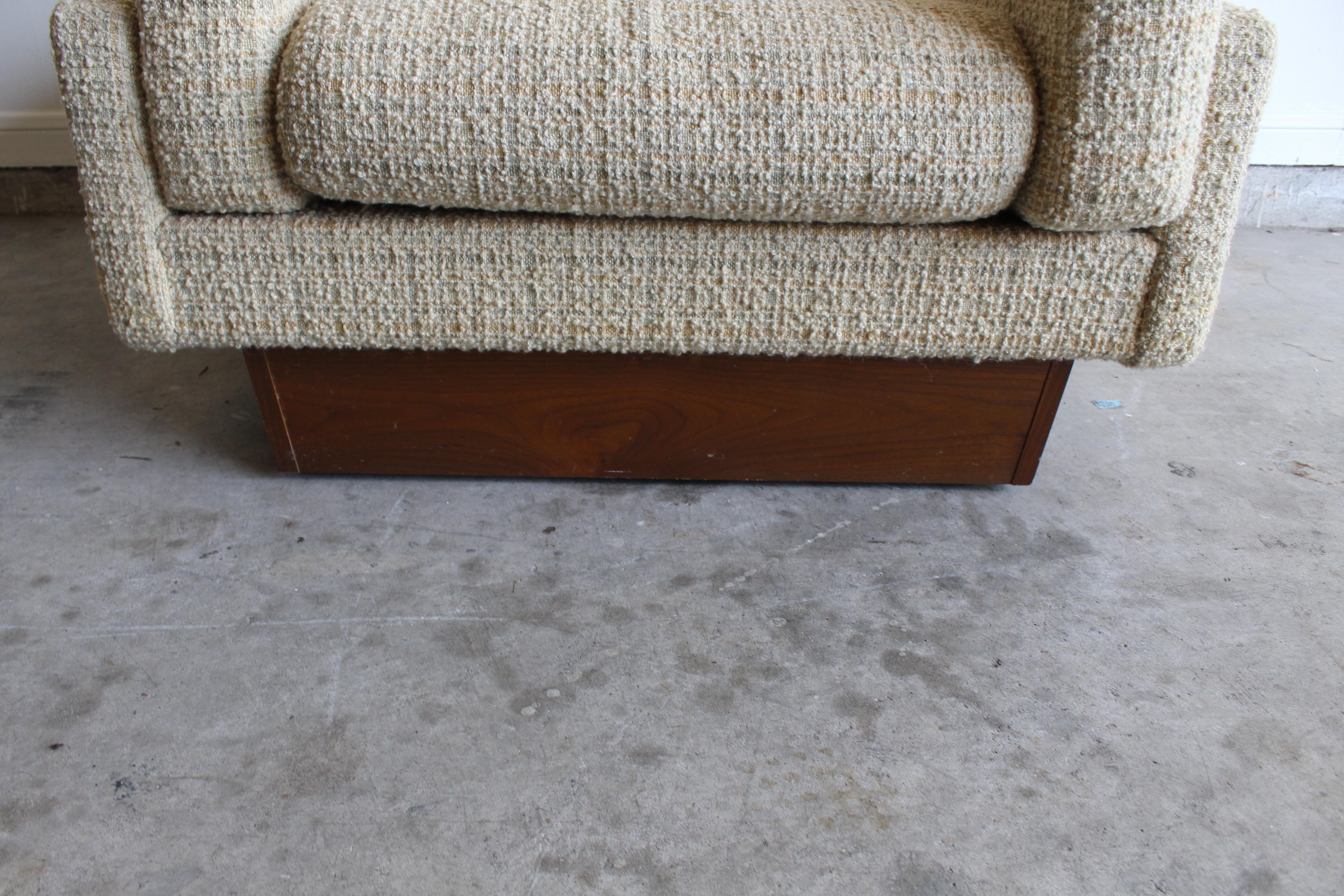 Mid-Century Modern Vintage 1970s Lounge Chair with Plinth Base For Sale