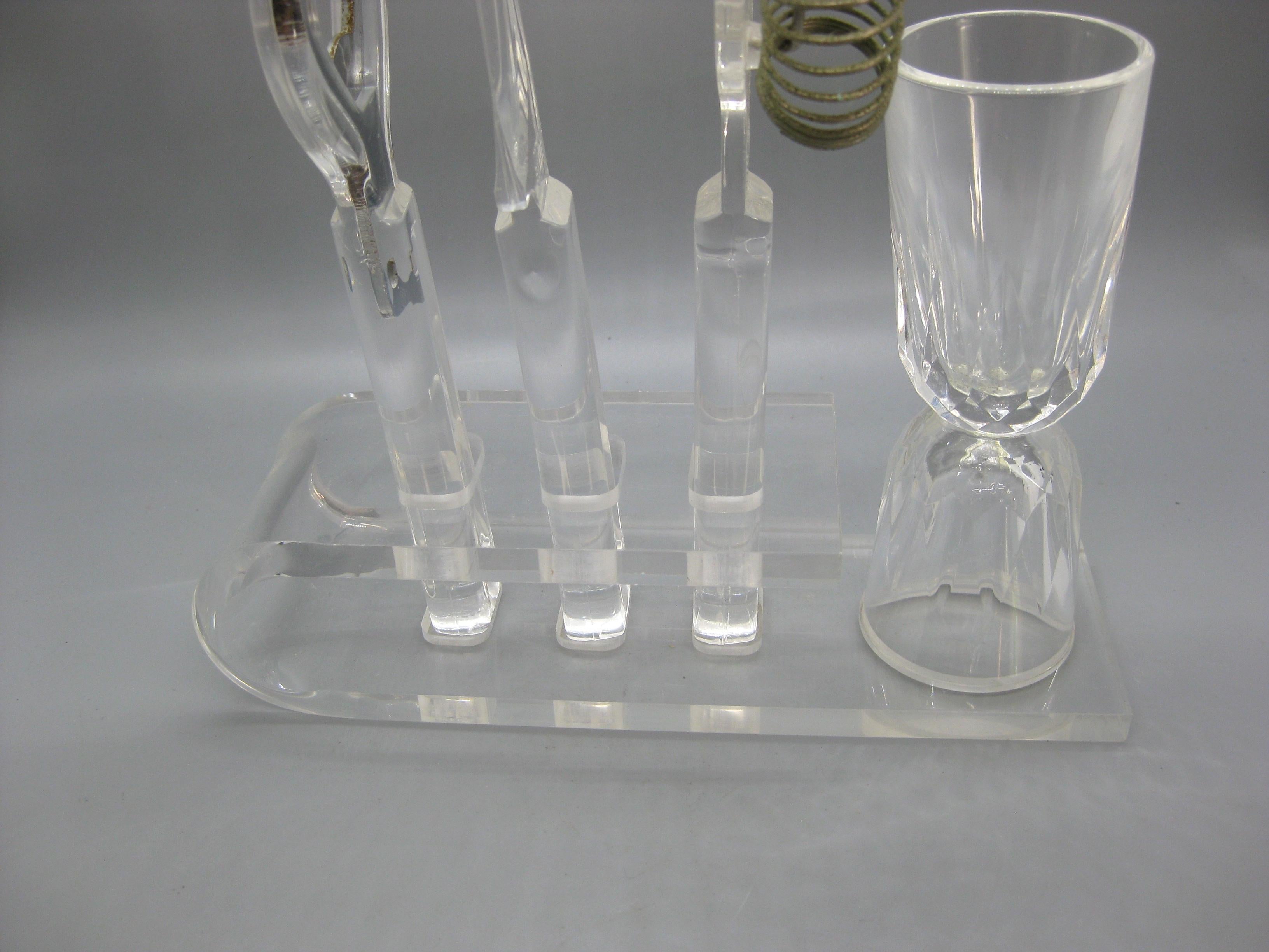 Vintage 1970's Lucite Acrylic Bar Tool Set Barware Serving Pieces w/Caddy In Good Condition For Sale In San Diego, CA
