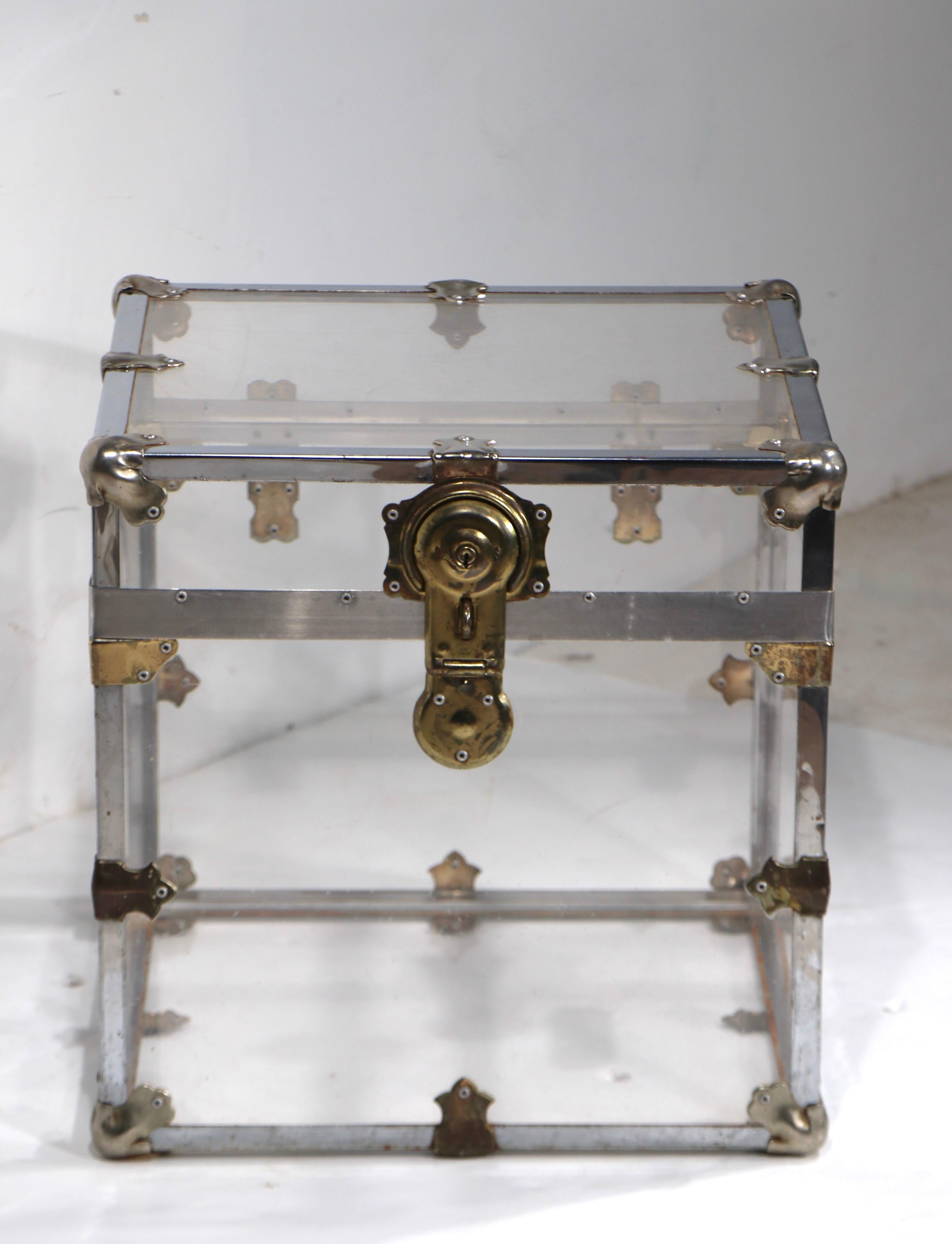 Baule in lucite vintage degli anni '70 In condizioni buone in vendita a New York, NY