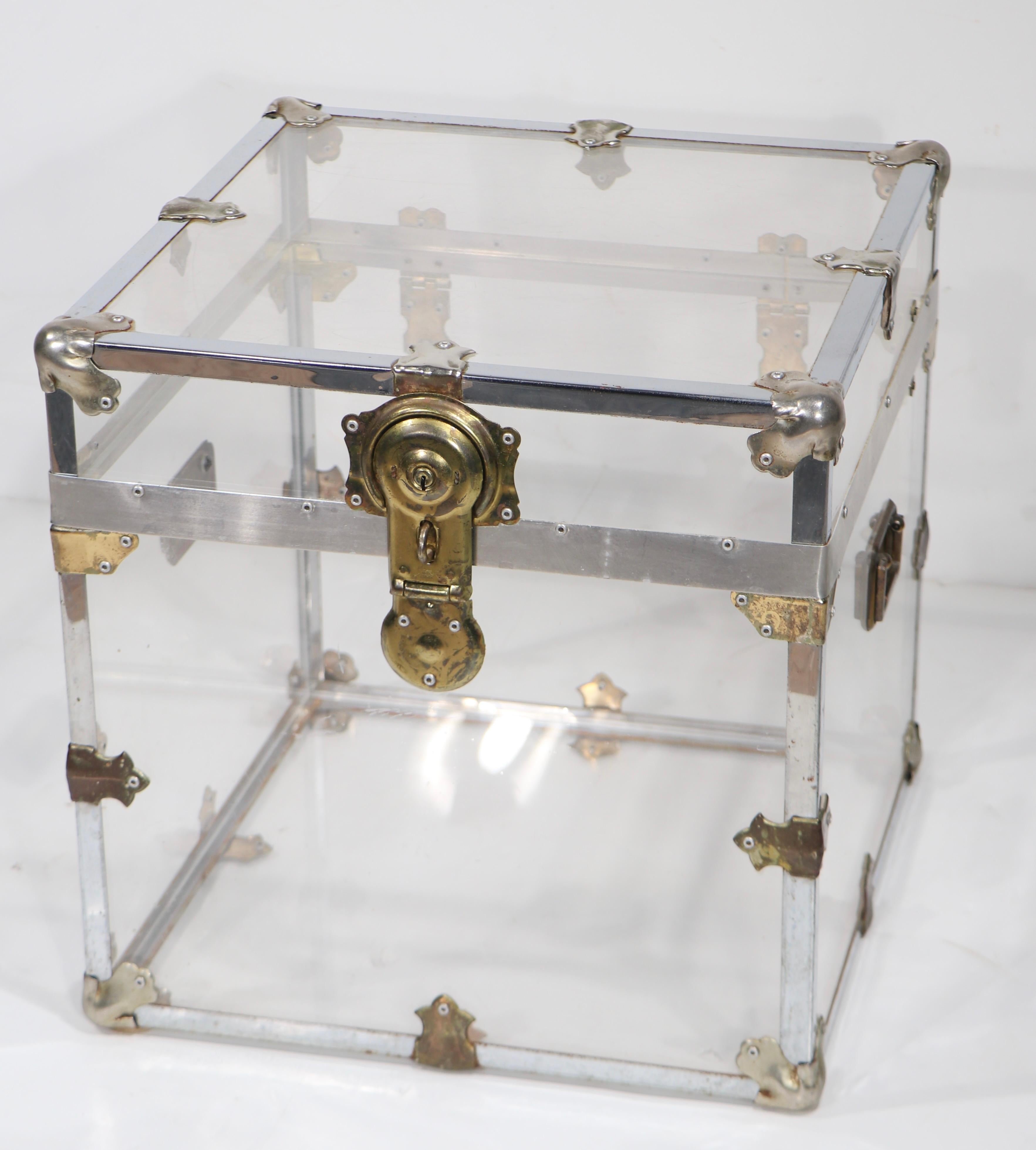 Baule in lucite vintage degli anni '70 in vendita 1