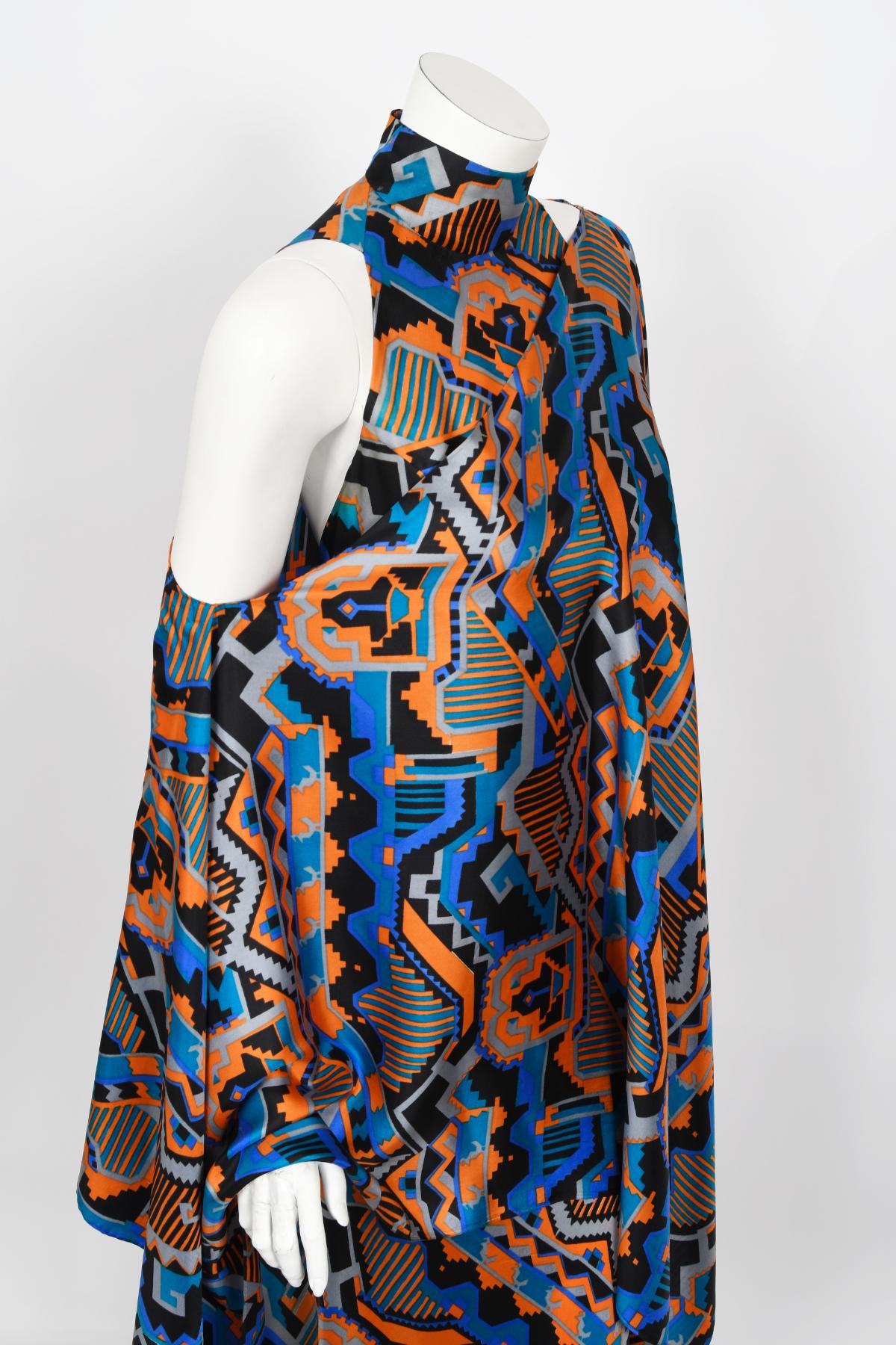 Vintage 1970's Madame Grès Haute Couture Graphic Print Silk Gown & Hood's Shawl en vente 5