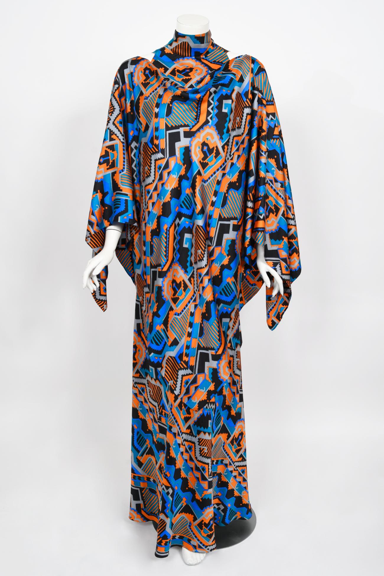 Vintage 1970's Madame Grès Haute Couture Graphic Print Silk Gown & Hood's Shawl en vente 6