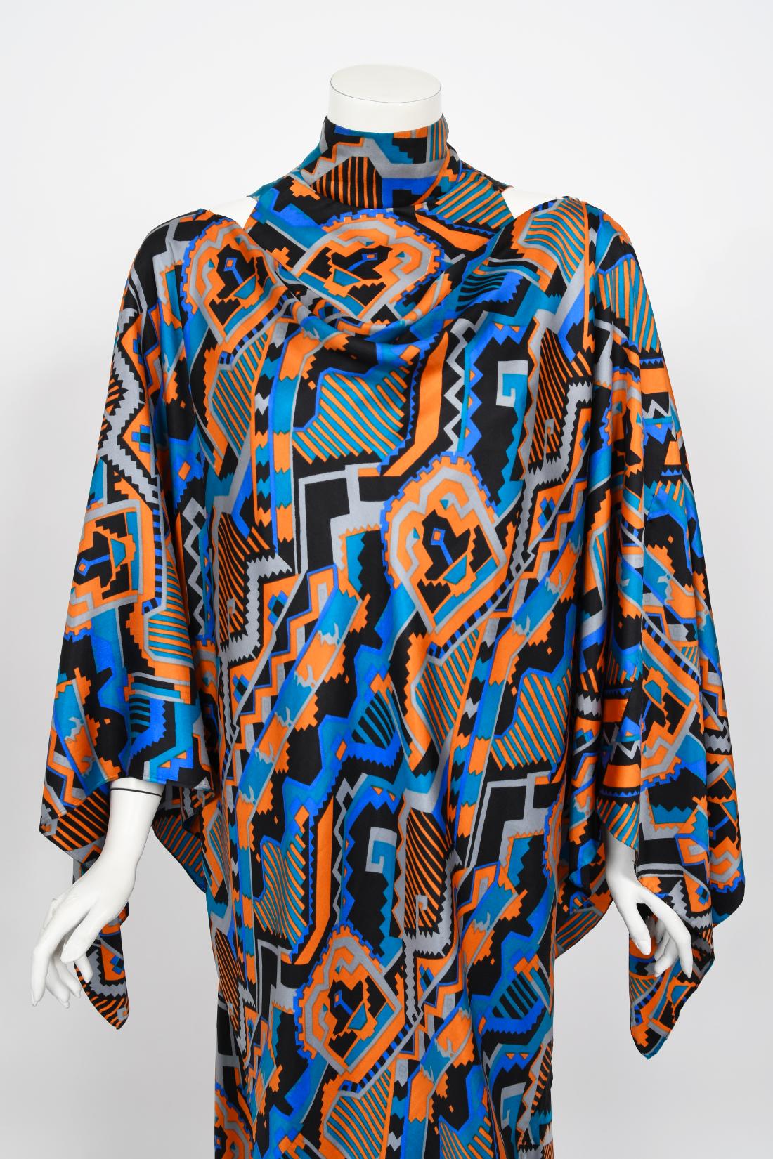 Vintage 1970's Madame Grès Haute Couture Graphic Print Silk Gown & Hood's Shawl en vente 8