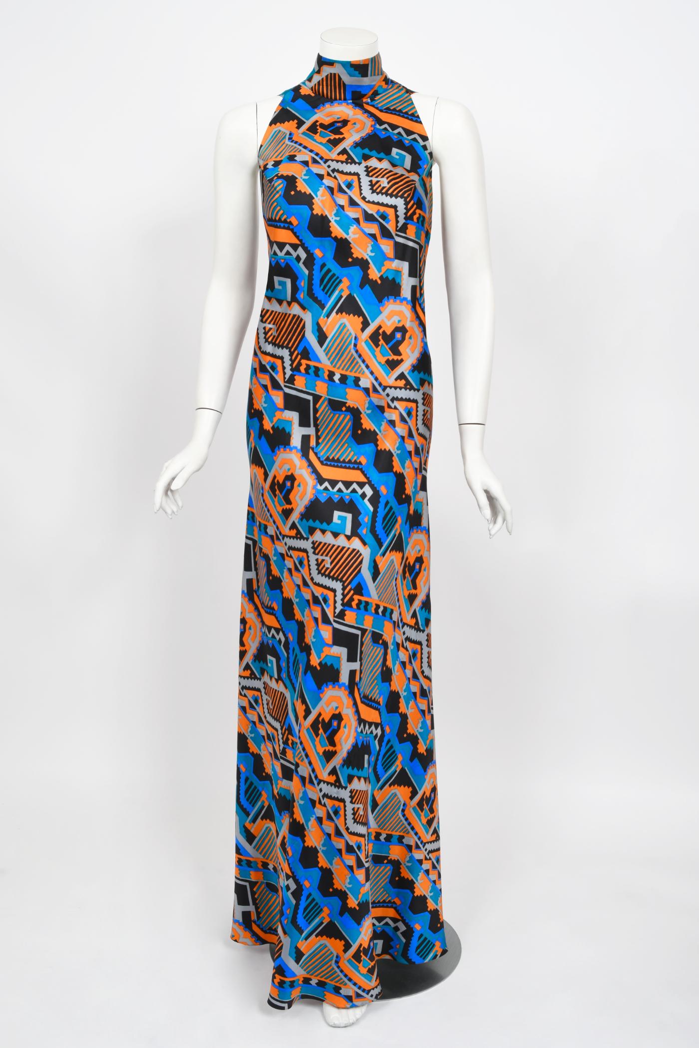 Vintage 1970's Madame Grès Haute Couture Graphic Print Silk Gown & Hooded Shawl In Good Condition For Sale In Beverly Hills, CA