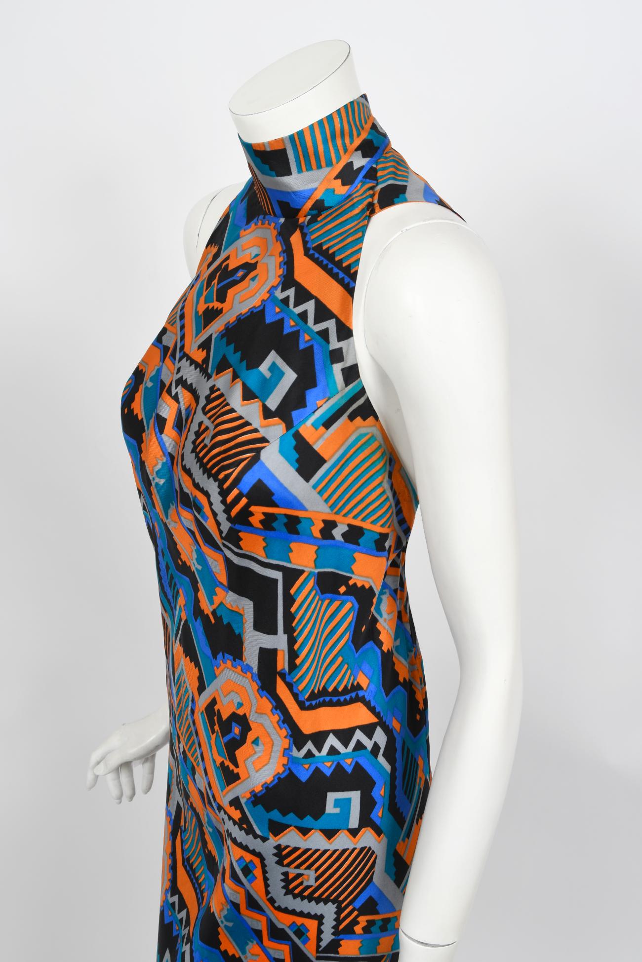Vintage 1970's Madame Grès Haute Couture Graphic Print Silk Gown & Hood's Shawl en vente 1