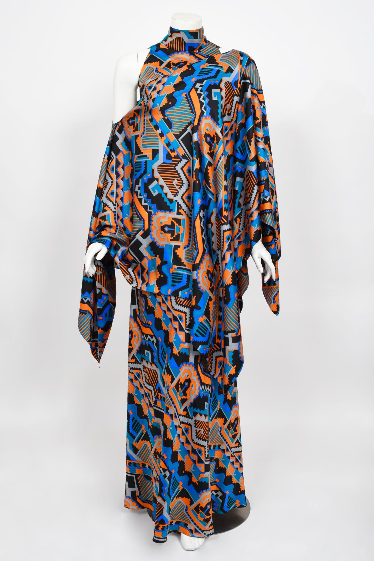 Vintage 1970's Madame Grès Haute Couture Graphic Print Silk Gown & Hood's Shawl en vente 2