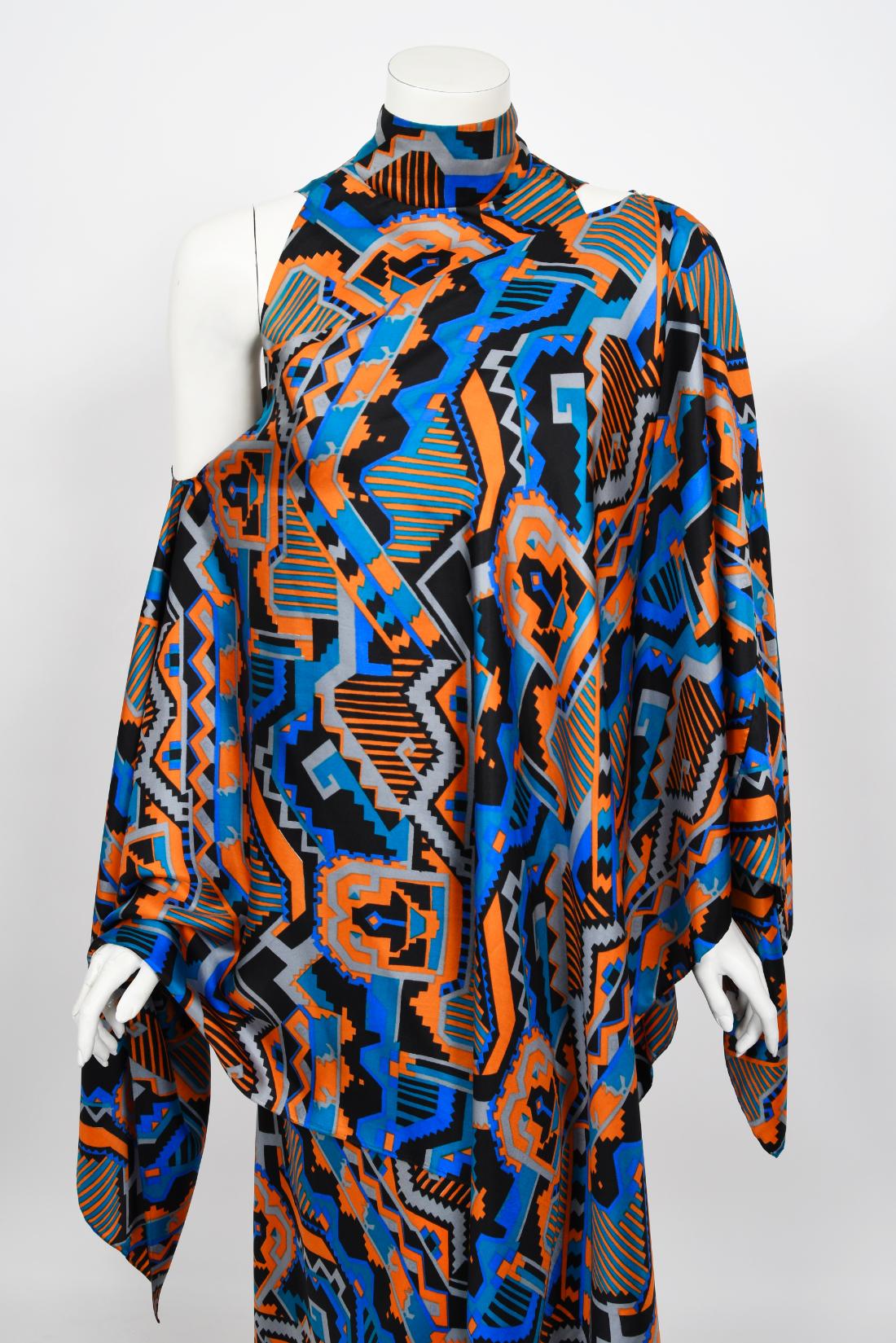 Vintage 1970's Madame Grès Haute Couture Graphic Print Silk Gown & Hood's Shawl en vente 3