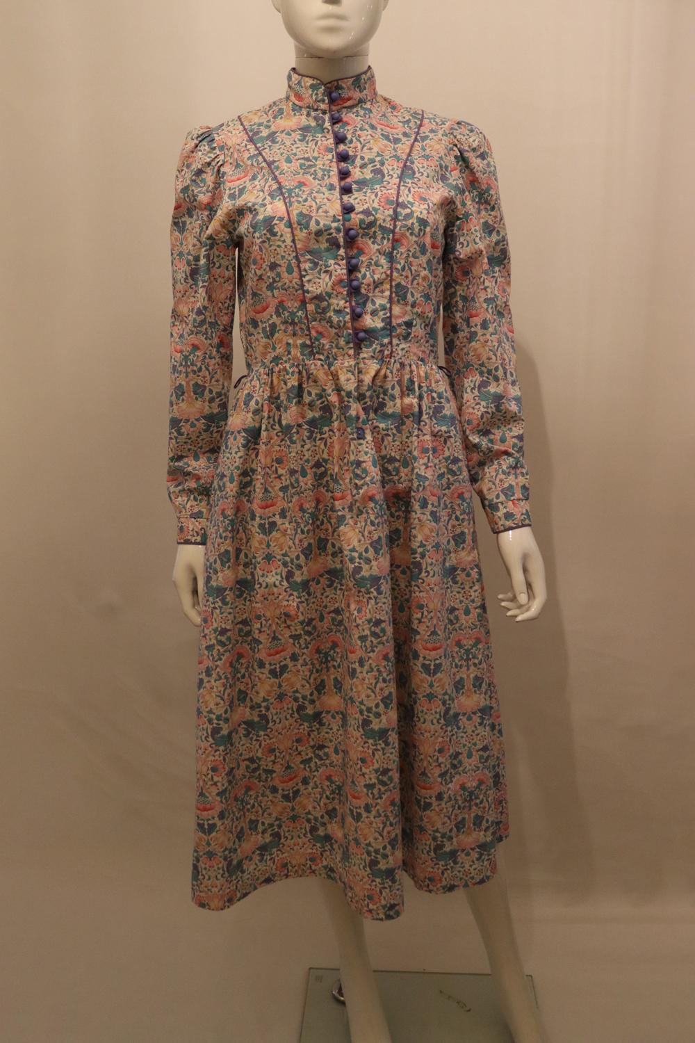 Vintage 1970s Marion Donaldson Floral Dress In Good Condition For Sale In London, GB