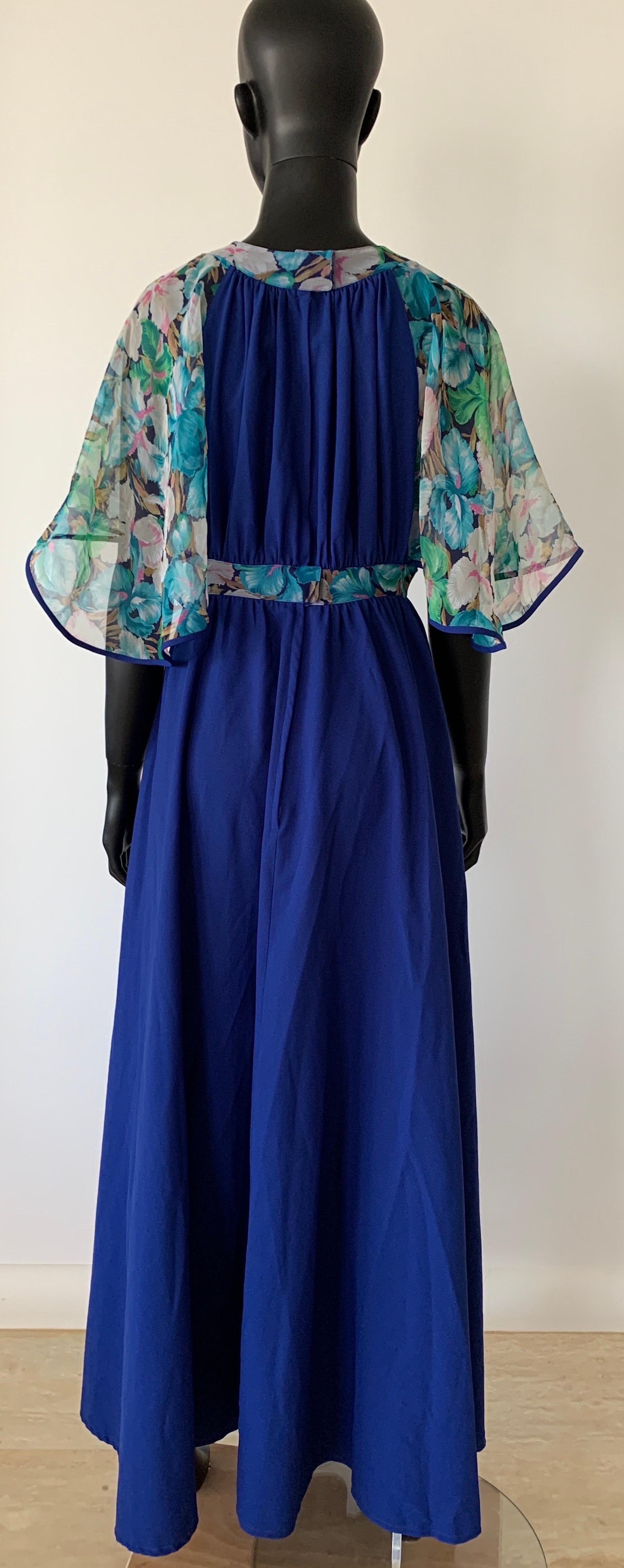 Vintage 1970’s Maxi dress with ruched front bodice snd floral print detail  For Sale 8