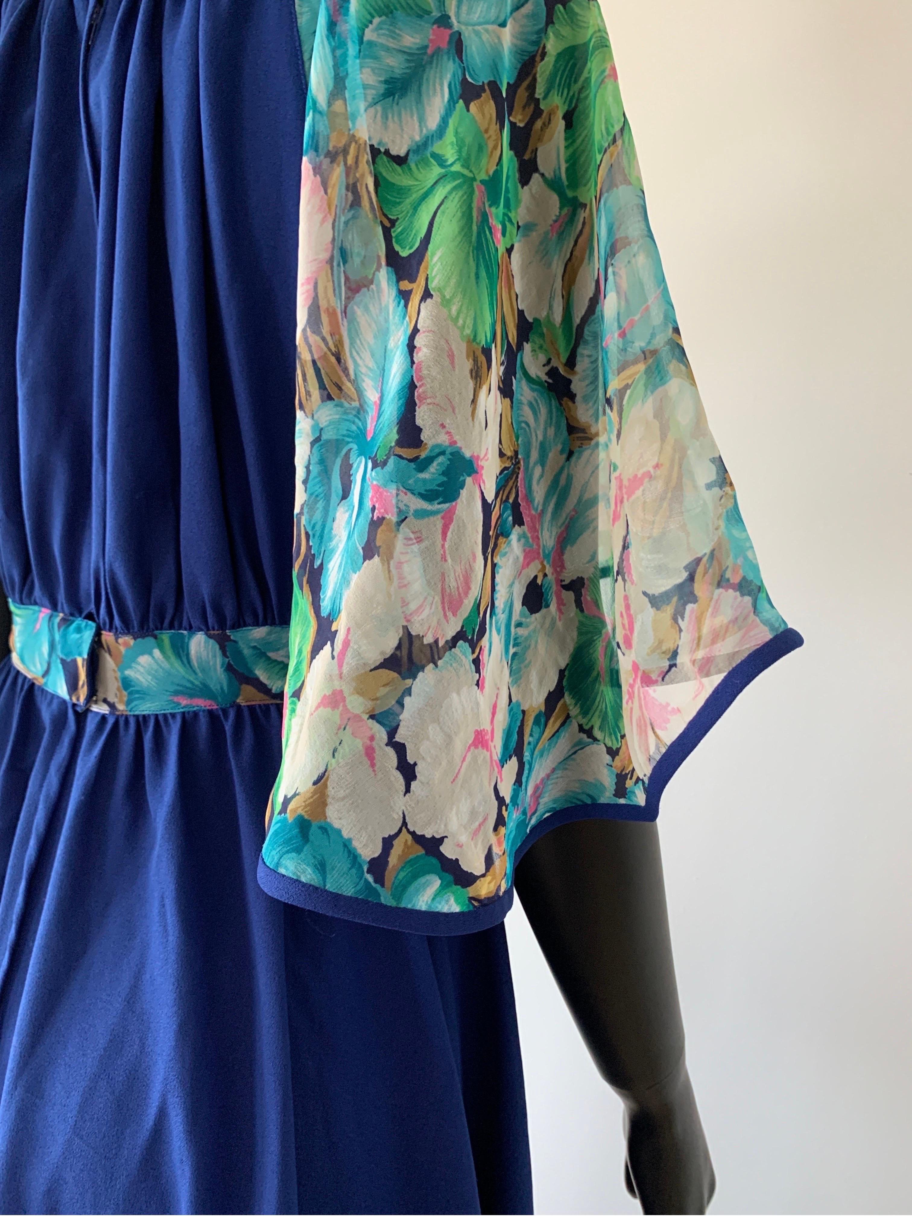 Vintage 1970’s Maxi dress with ruched front bodice snd floral print detail  In Good Condition For Sale In COLLINGWOOD, AU