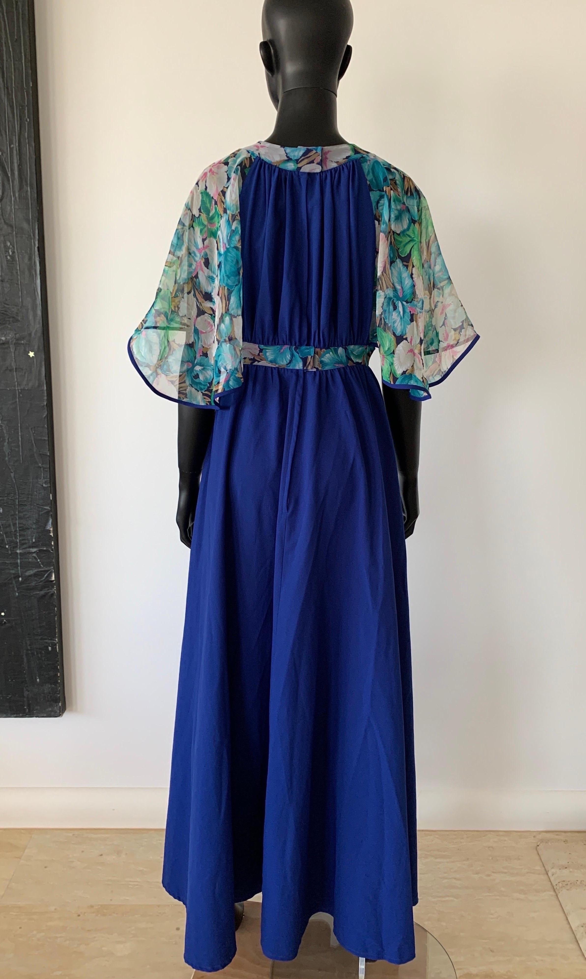 Women's Vintage 1970’s Maxi dress with ruched front bodice snd floral print detail  For Sale
