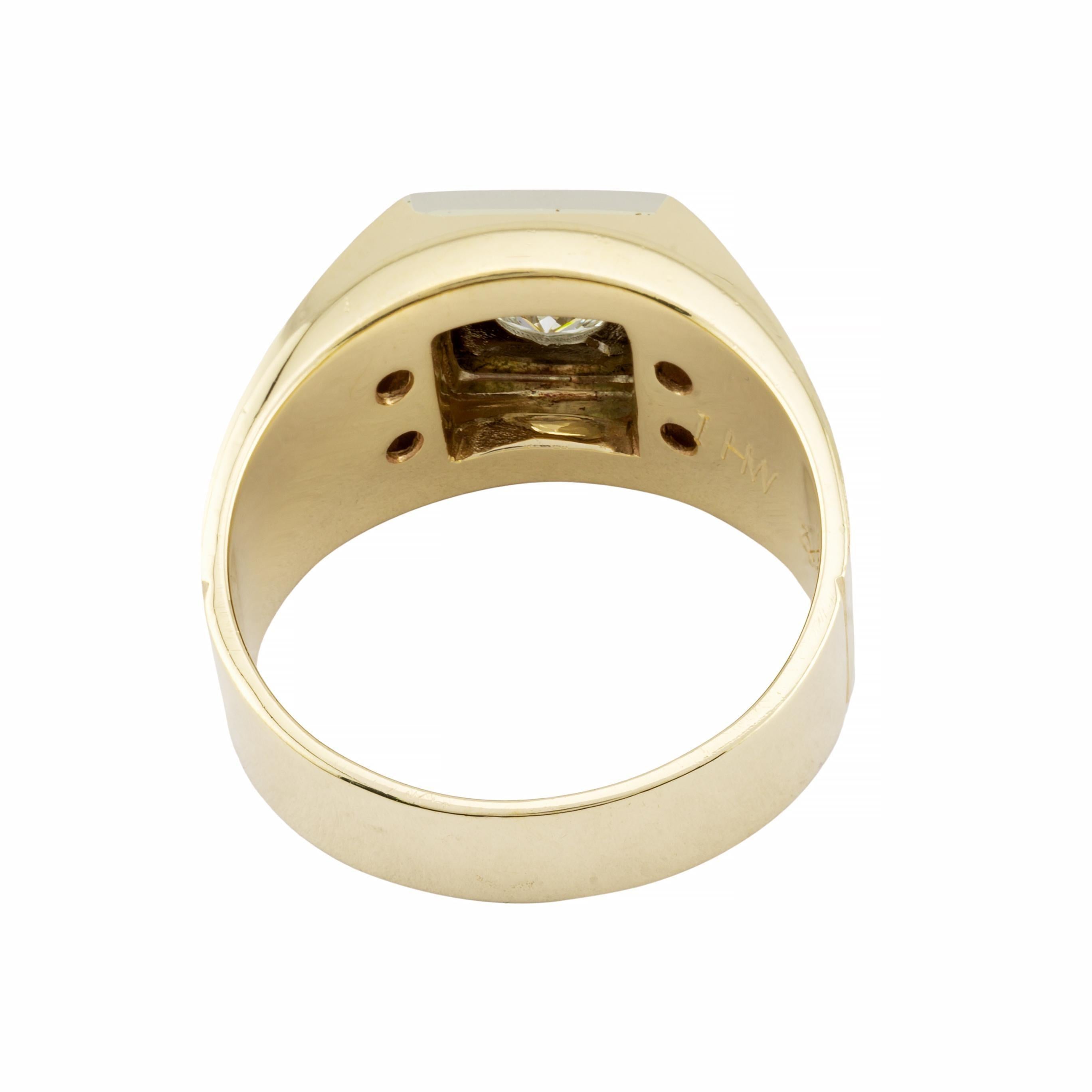 Vintage 1970's Mens 0.80ctw Diamond Ring in 14K Yellow Gold In Good Condition For Sale In Boston, MA