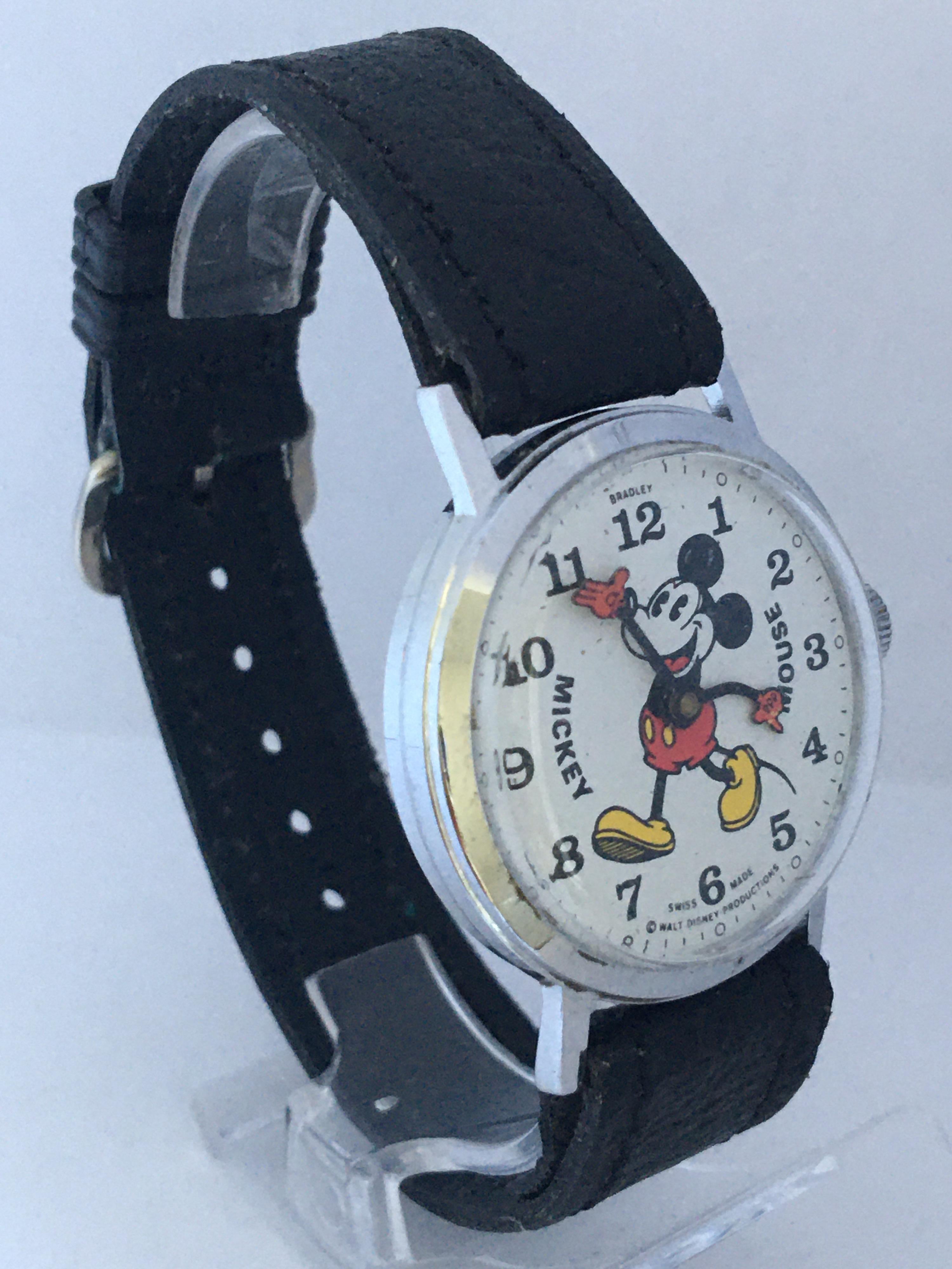 This beautiful vintage Mickey Mouse hand winding swiss movement watch is in good working condition and it is running well. Please study the images carefully as form part of the description.