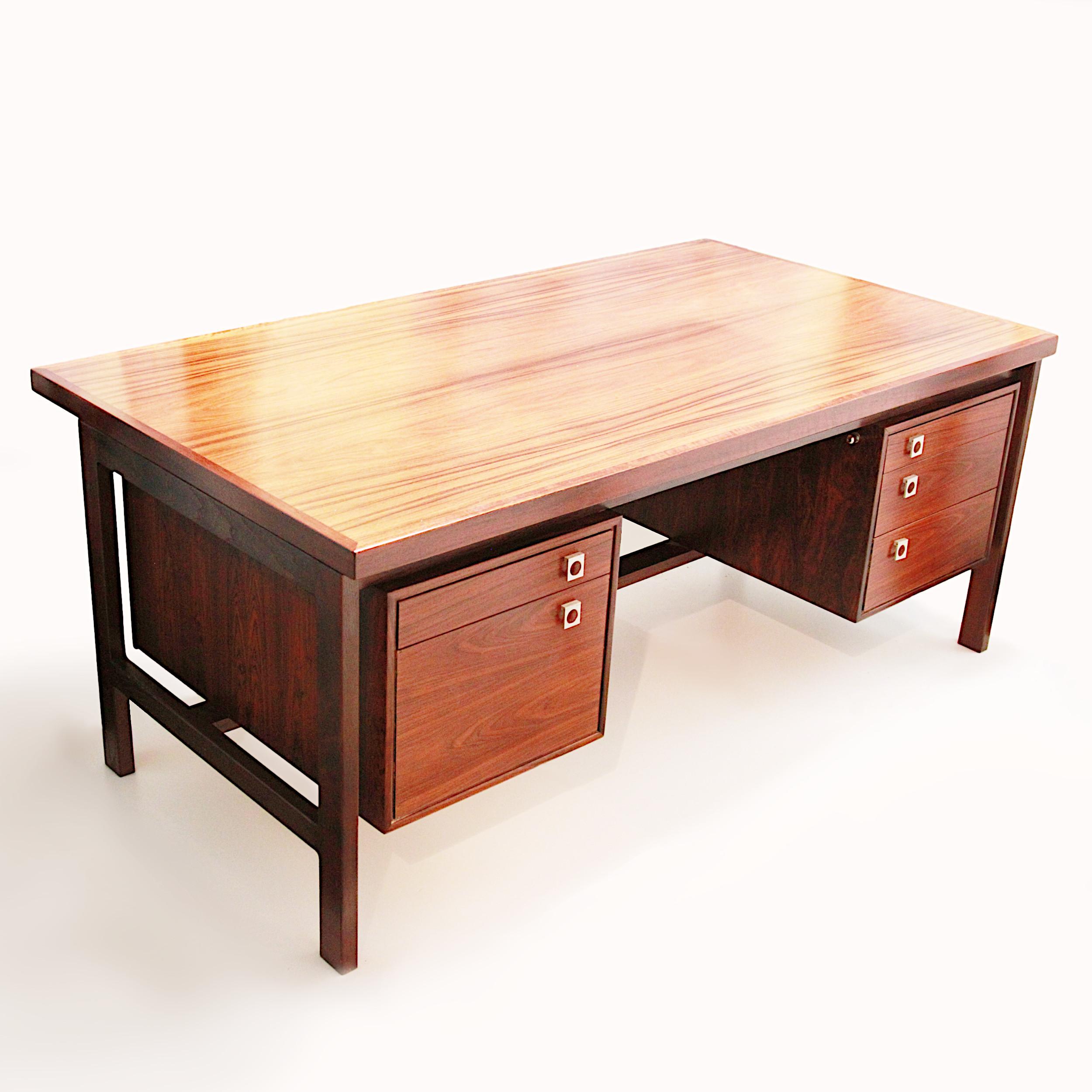 Mid-Century Modern Vintage 1970s Mid-Century Danish Modern Rosewood Executive Desk by Arne Vodder For Sale