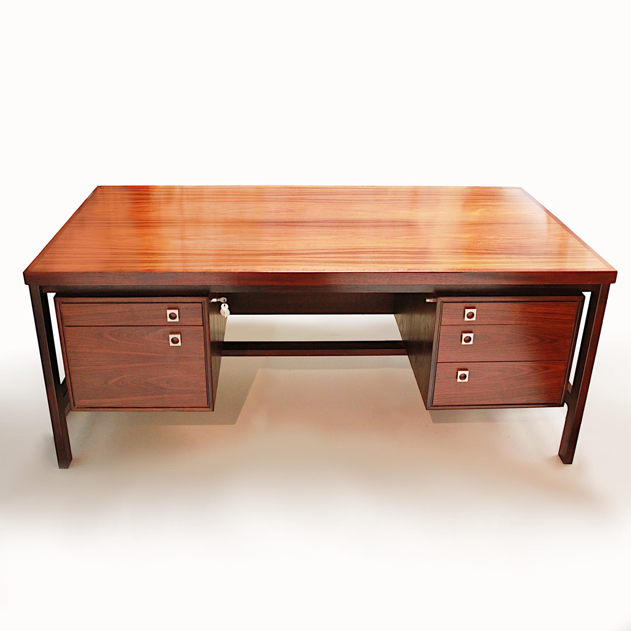 Veneer Vintage 1970s Mid-Century Danish Modern Rosewood Executive Desk by Arne Vodder For Sale