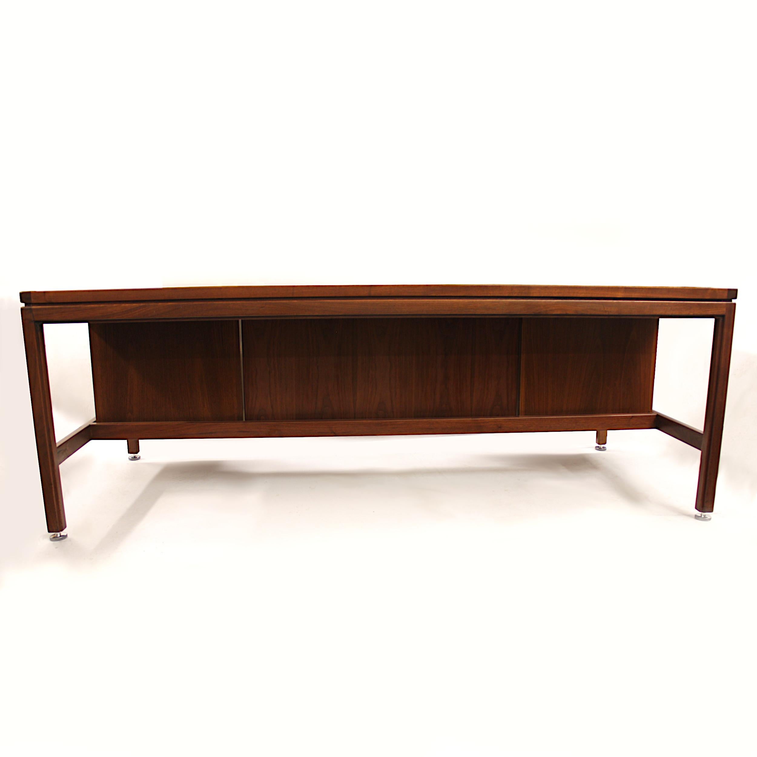 Vintage 1970s Midcentury Danish Modern Walnut Executive Desk by Jens Risom In Excellent Condition In Lafayette, IN