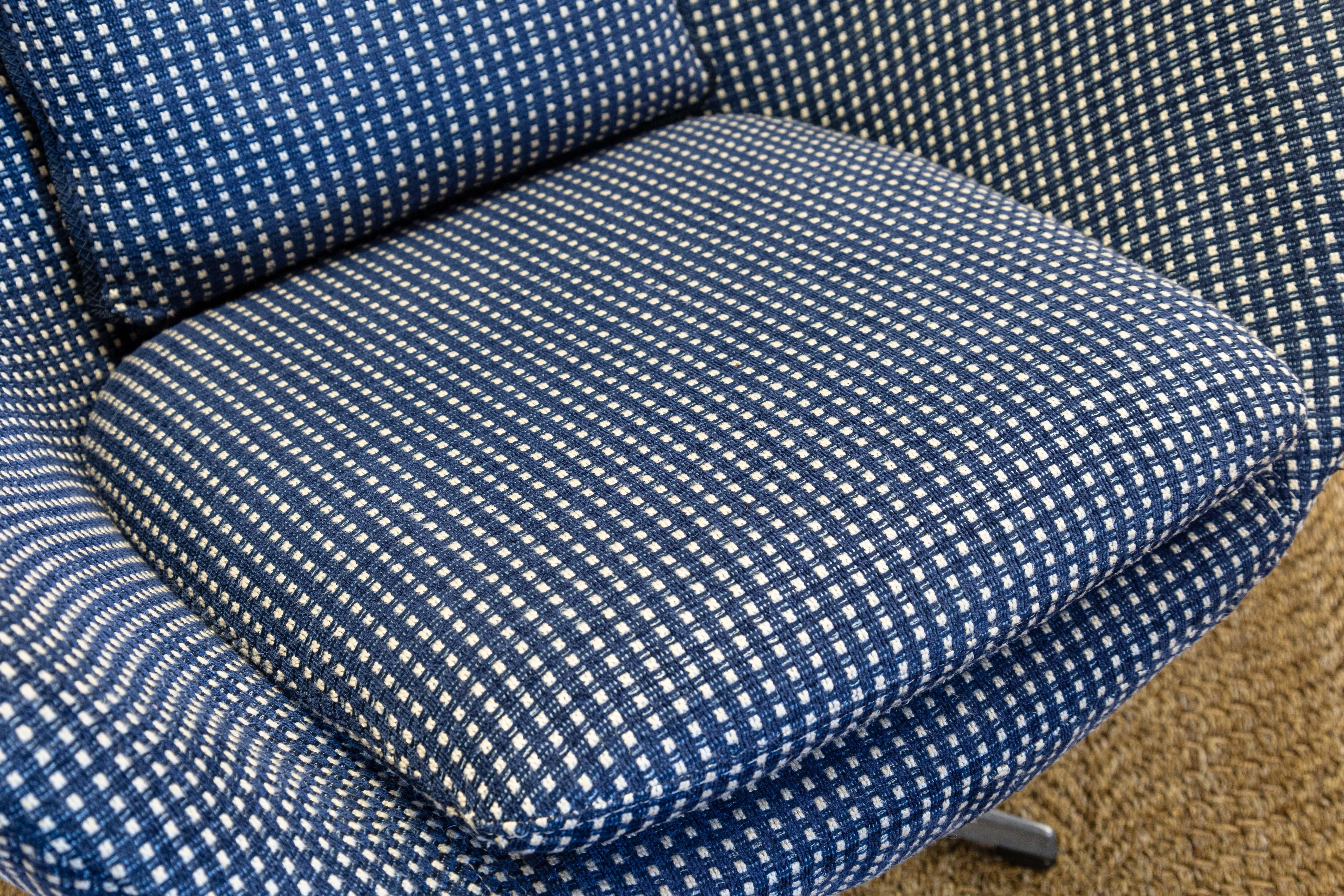 Vintage 1970s Mid Century Modern Arne Jacobsen Egg Chair Blue Checkered Fabric For Sale 1
