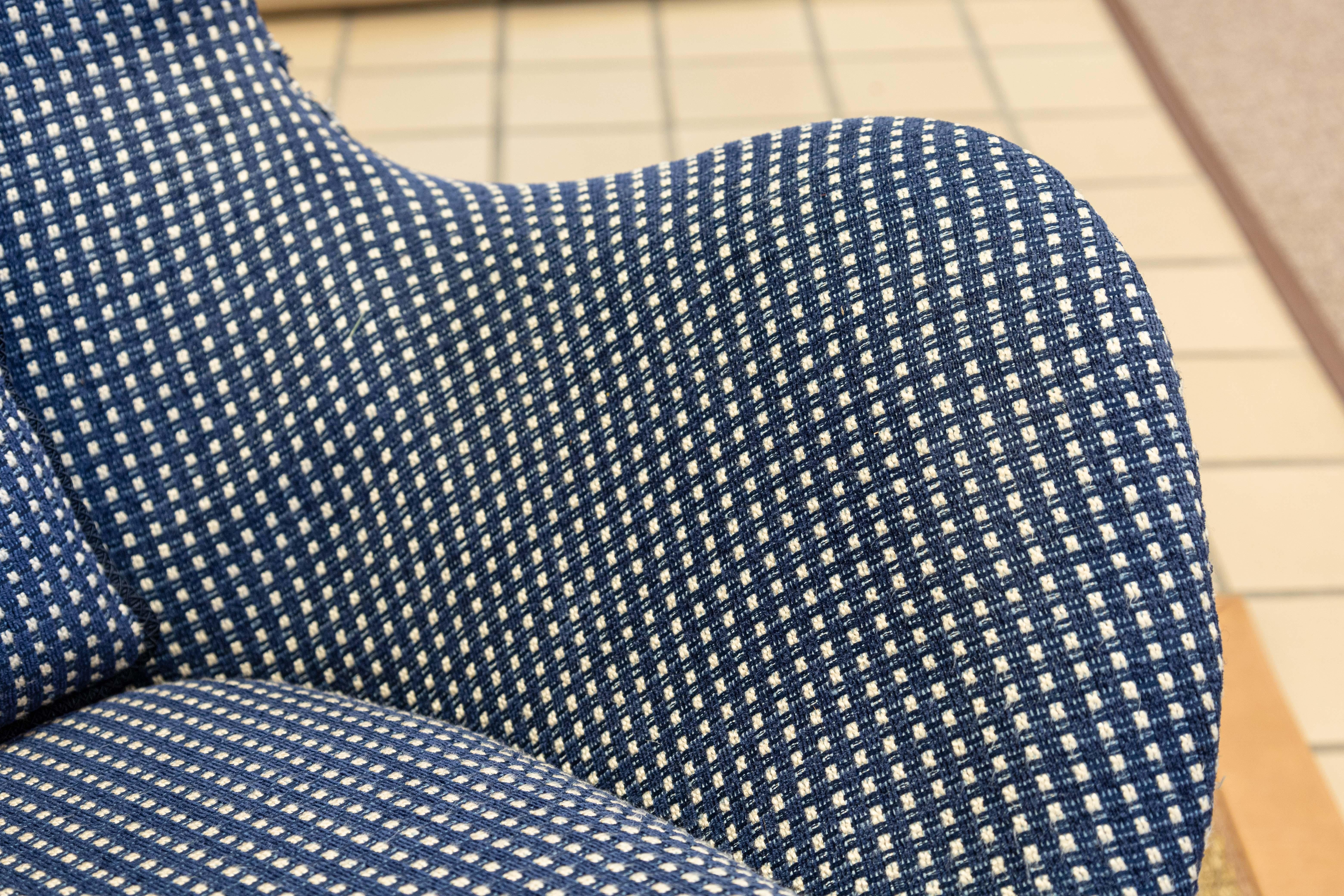 Vintage 1970s Mid Century Modern Arne Jacobsen Egg Chair Blue Checkered Fabric For Sale 2