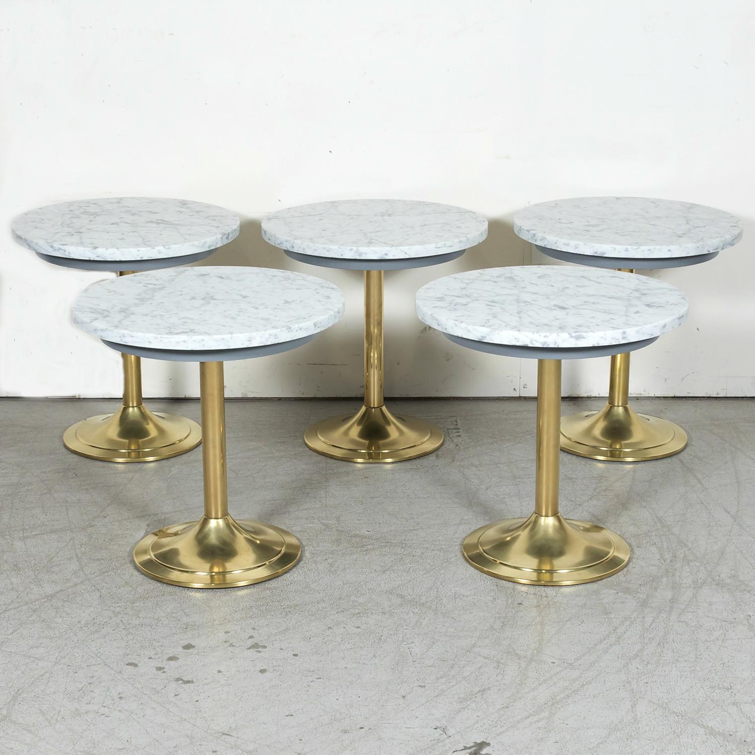 Vintage 1970 Mid-Century Modern French Brass and Marble Top Cocktail Side Table en vente 4