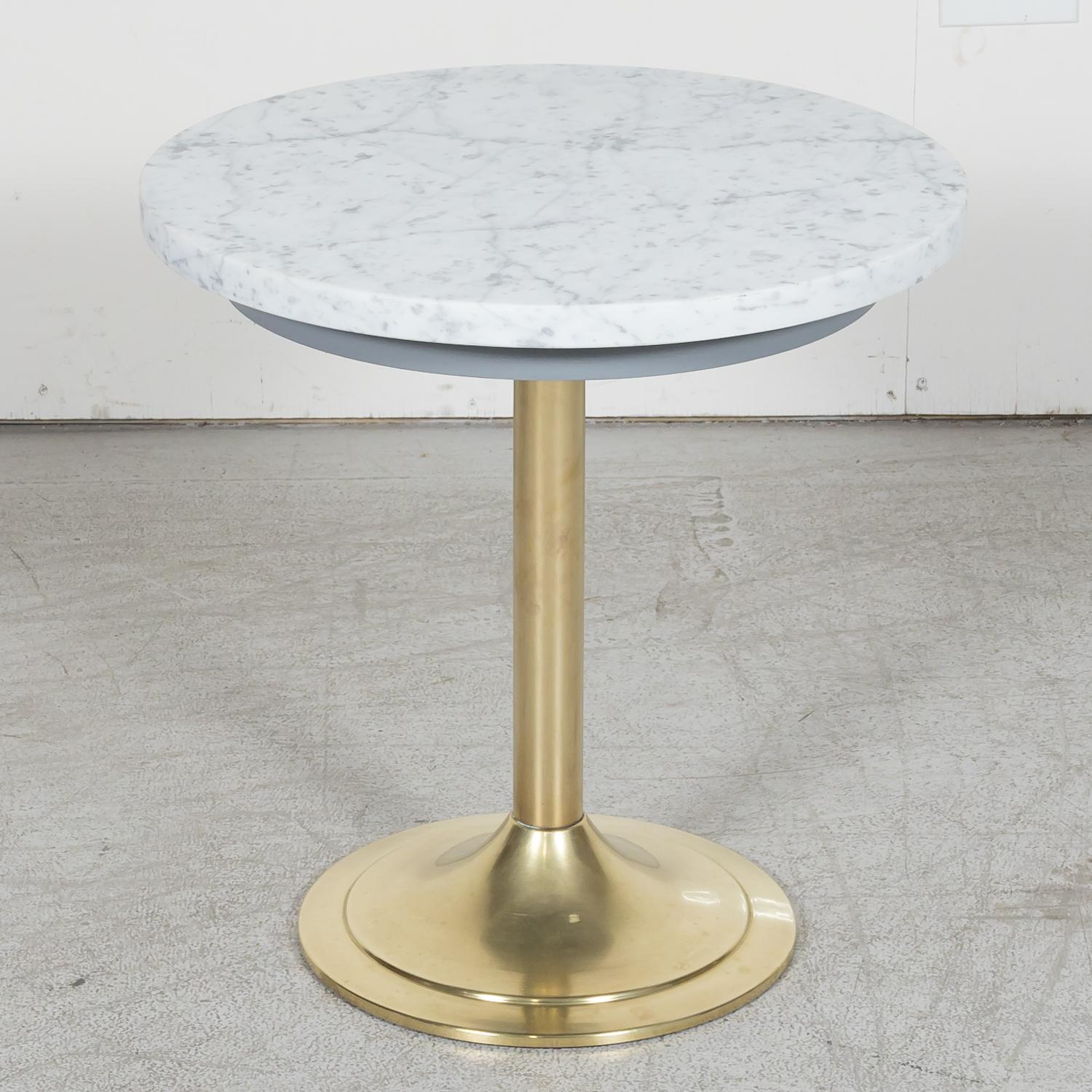 Français Vintage 1970 Mid-Century Modern French Brass and Marble Top Cocktail Side Table en vente