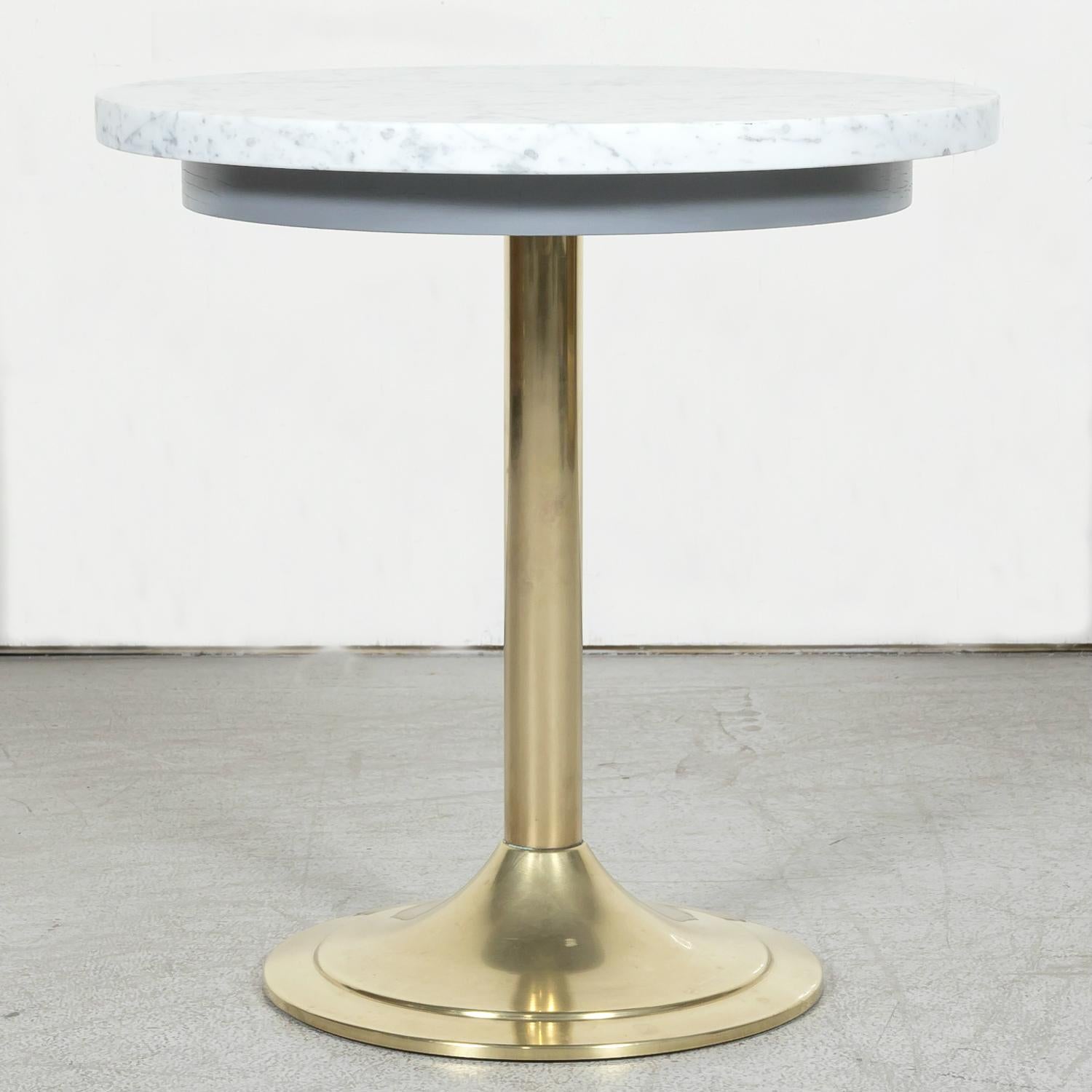 Vintage 1970 Mid-Century Modern French Brass and Marble Top Cocktail Side Table In condizioni buone in vendita a Birmingham, AL