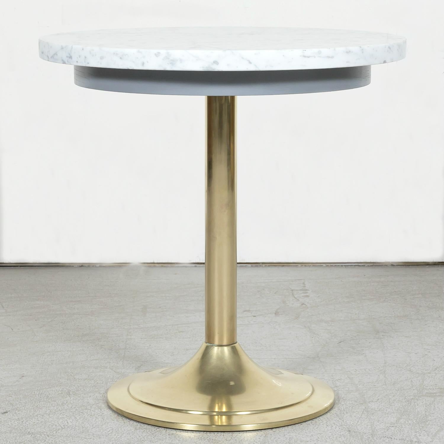 Vintage 1970 Mid-Century Modern French Brass and Marble Top Cocktail Side Table Bon état - En vente à Birmingham, AL