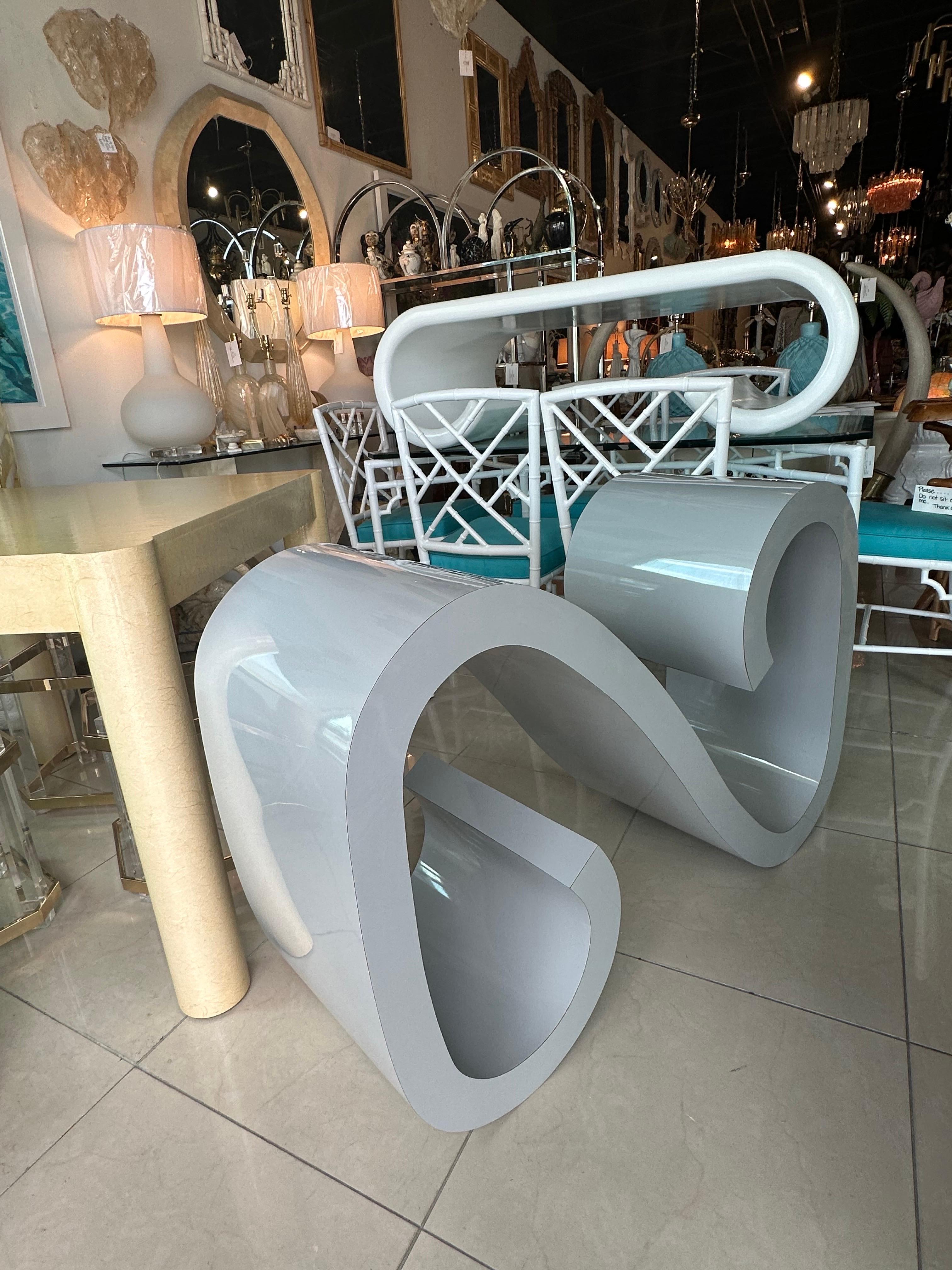 Vintage 1970s Modern Gray Wave Scroll Ming Abstract Console Sofa Table In Good Condition For Sale In West Palm Beach, FL
