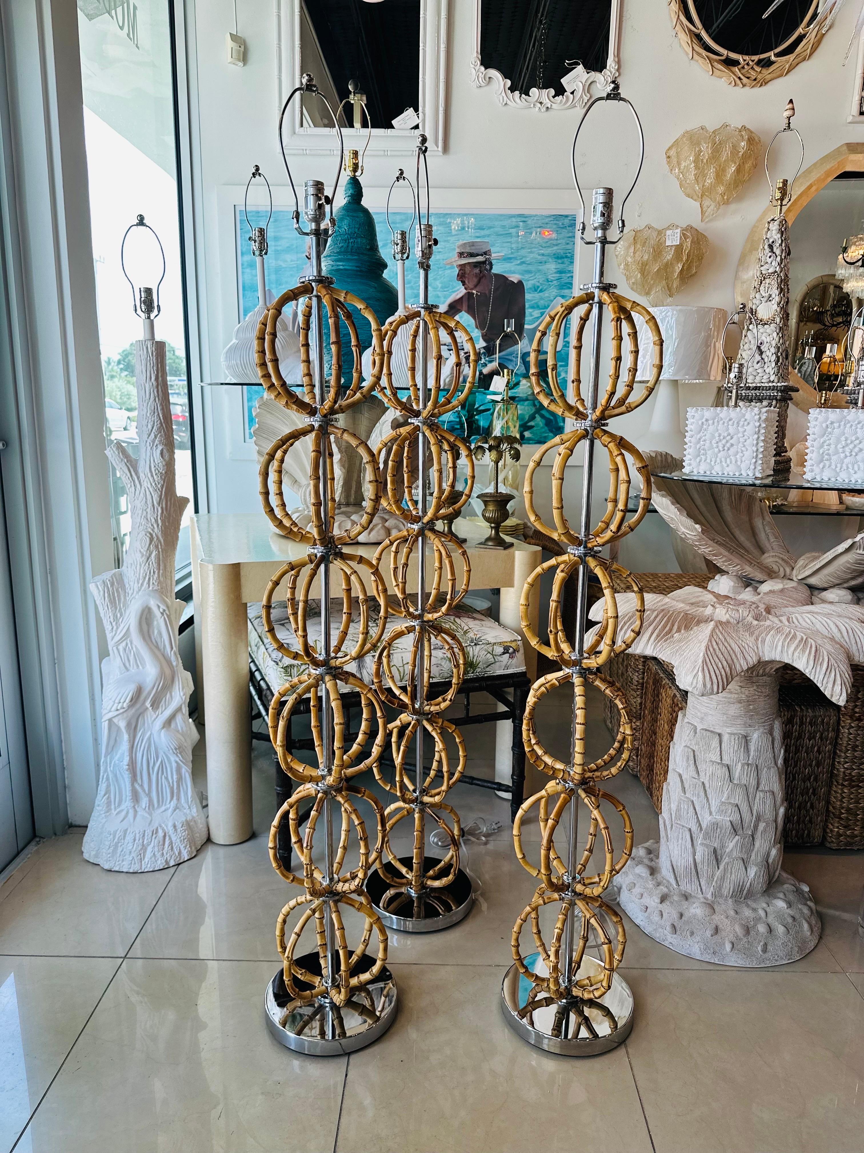Lampadaire italien moderne des années 1970 en bambou et chrome nouvellement câblé Bon état - En vente à West Palm Beach, FL
