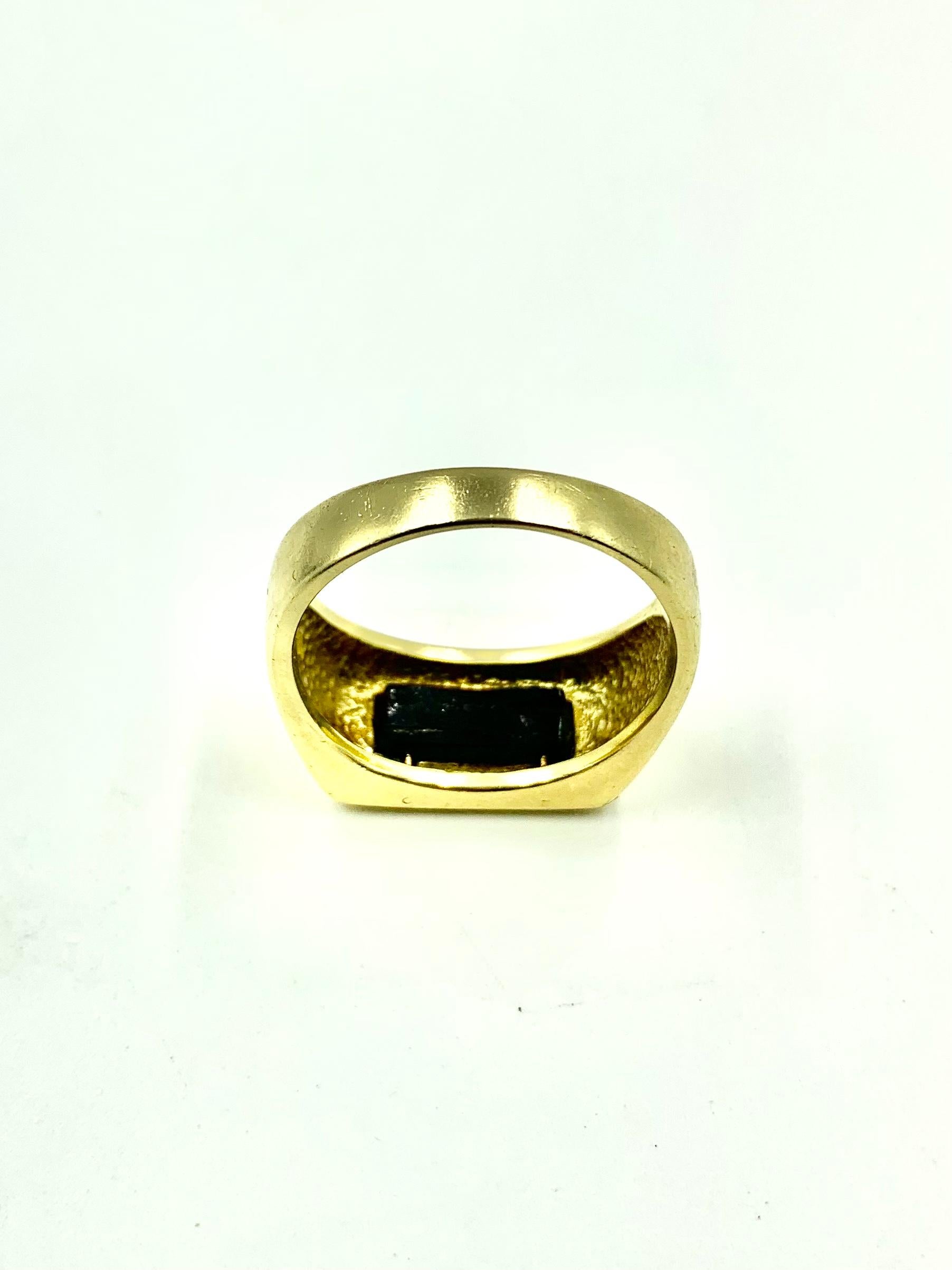 Vintage 1970's Modernist Heavy Solid 18K Gold and Wood Signet Ring For Sale 1
