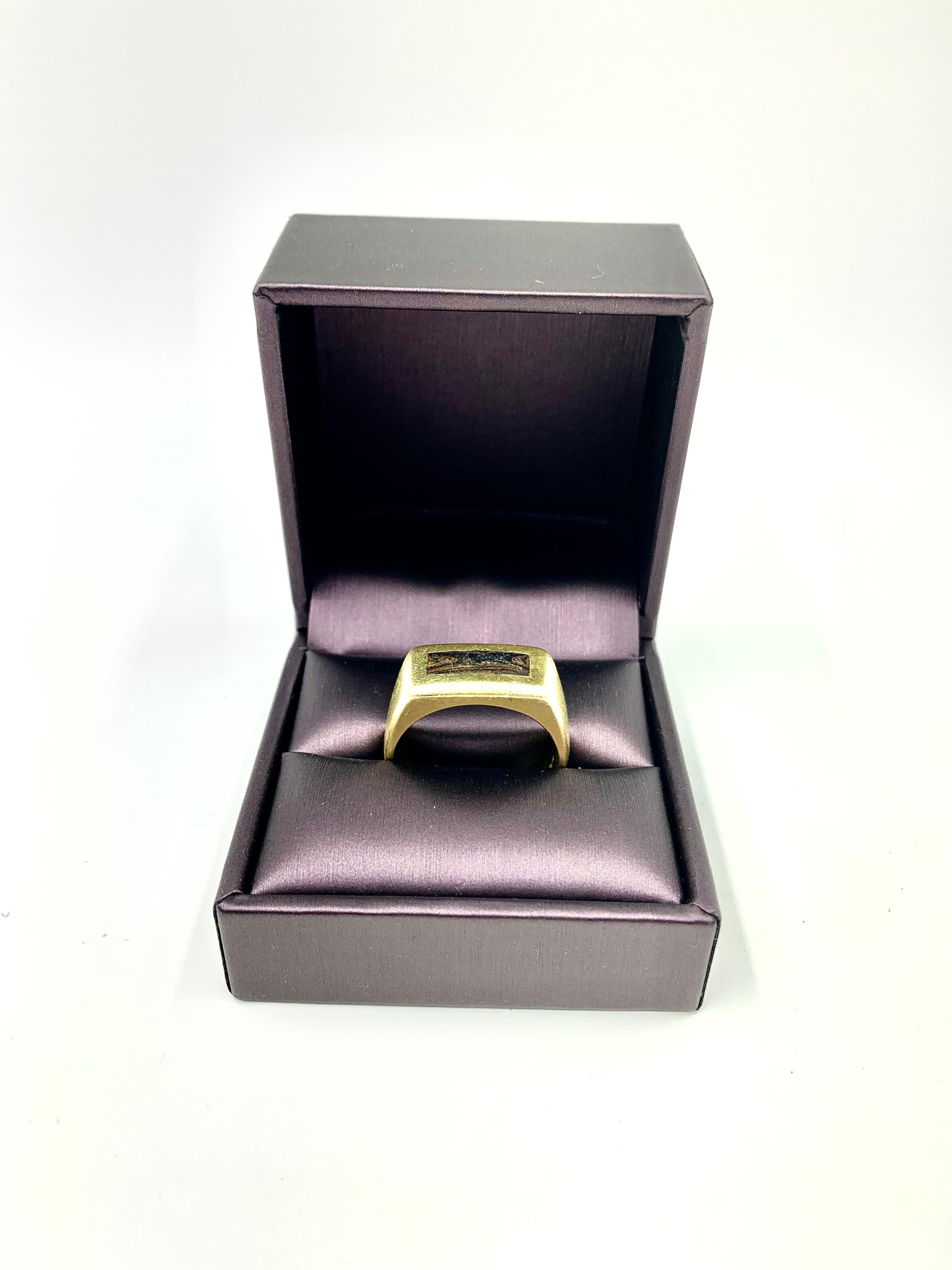 Vintage 1970's Modernist Heavy Solid 18K Gold and Wood Signet Ring For Sale 6