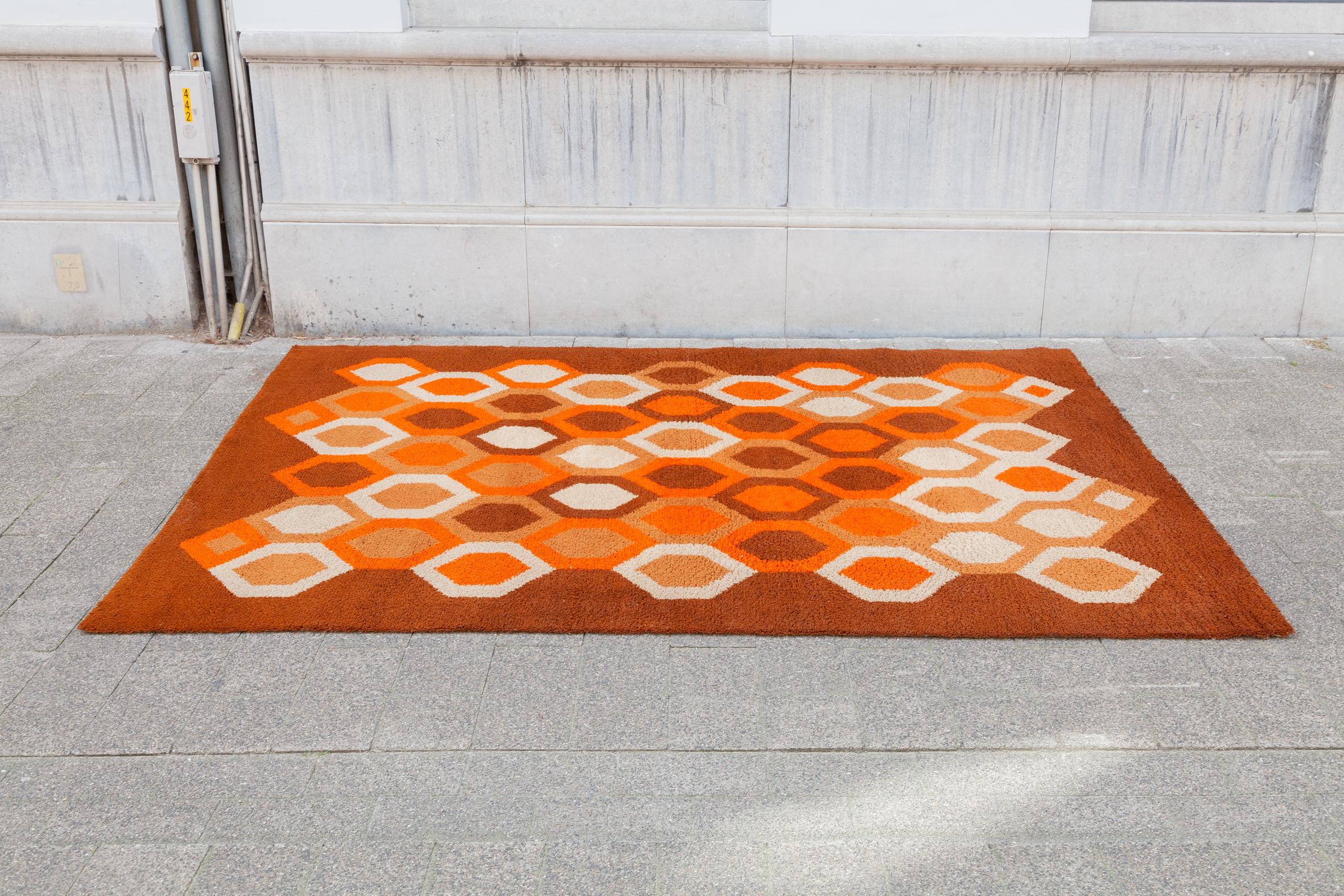Vintage 1970s Modernist  Large Mid-Century Modern Rug by Desso, Germany In Good Condition In Antwerp, BE
