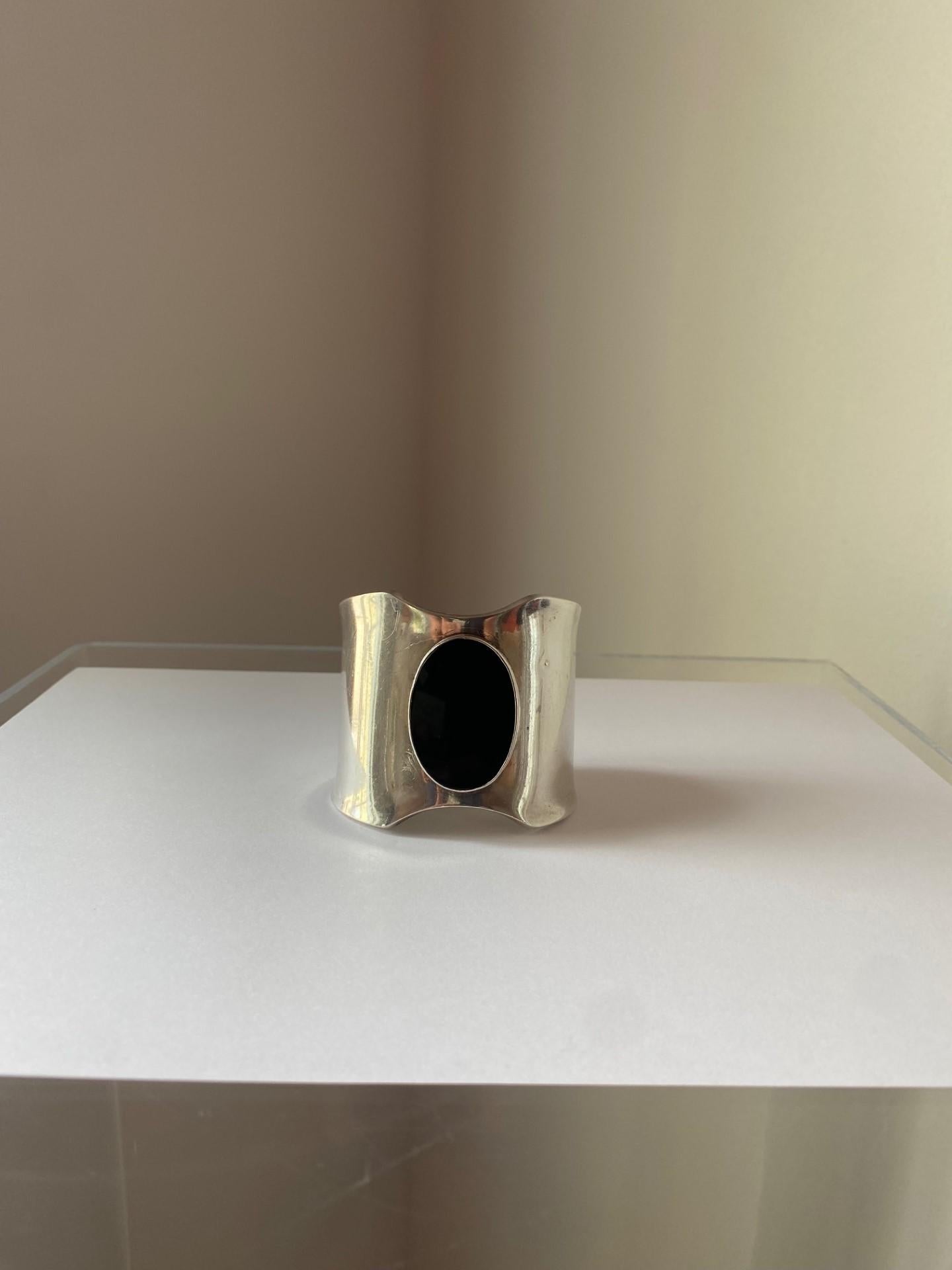 Incredibly chic and modernist bracelet cuff in Silver and Onyx by Los Ballesteros Mexico. This beautiful piece is sculptural and organic.  Created by Los Ballesteros in Mexico, with craftsmanship and style that is a legacy.  This modernist piece