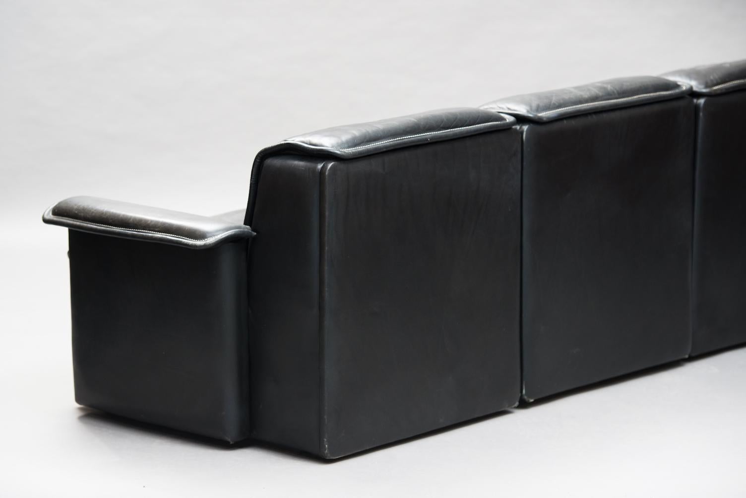 DS 12 three-seat modular sofa in black buffalo leather from the 1970s by De Sede, Switzerland.